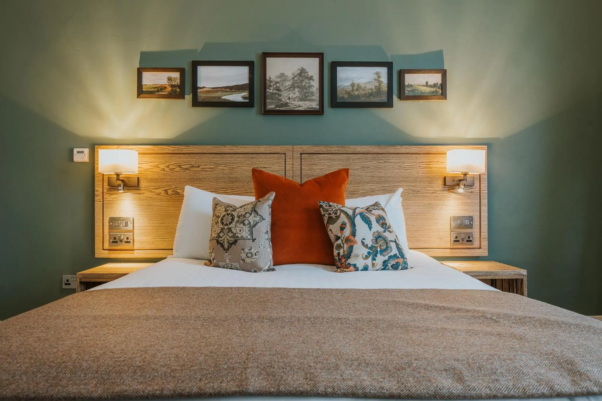 Bedroom, Bed in Grouse & Claret, Matlock by Marston's Inns