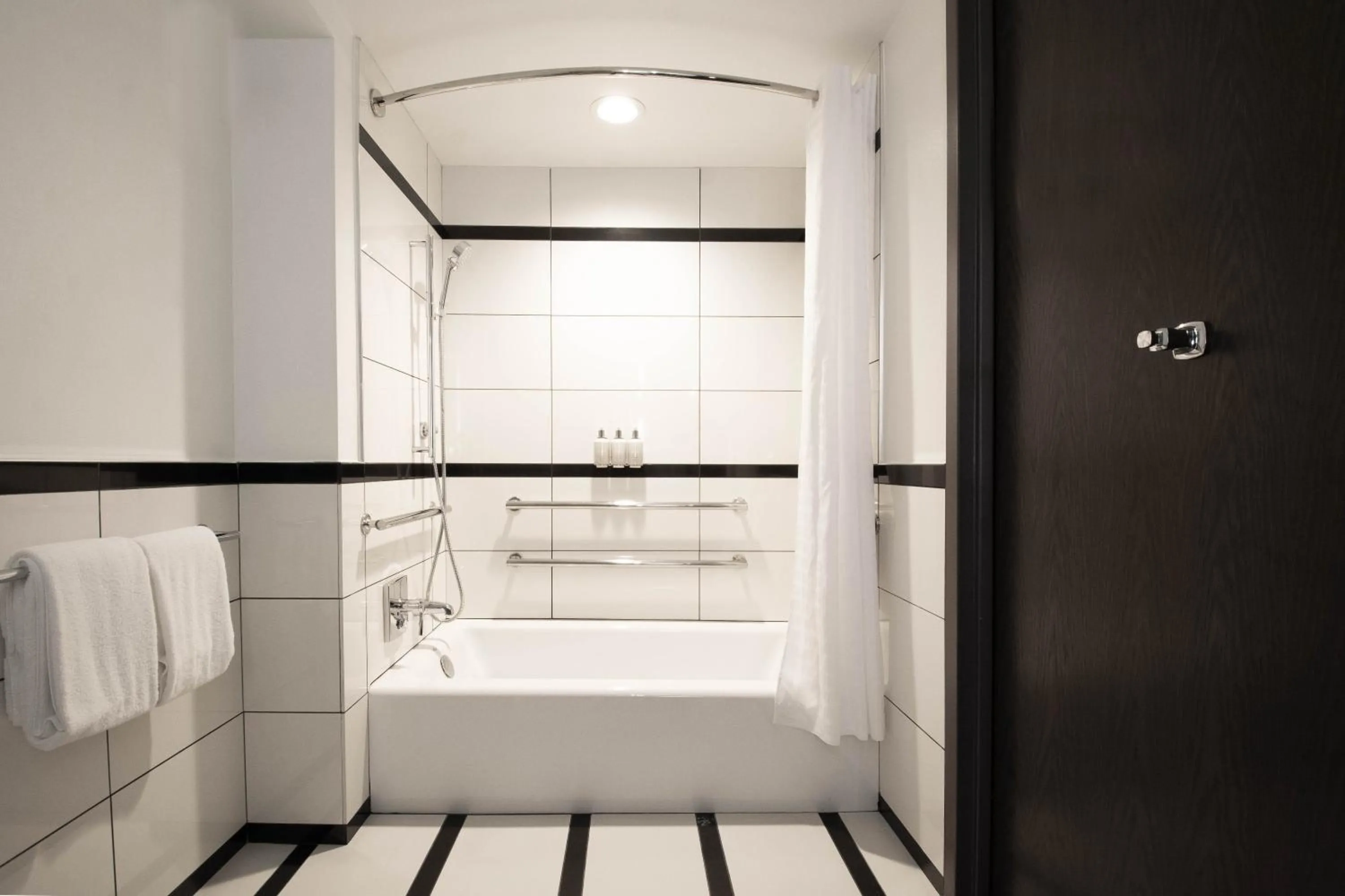 Bathroom in Park Central Hotel New York