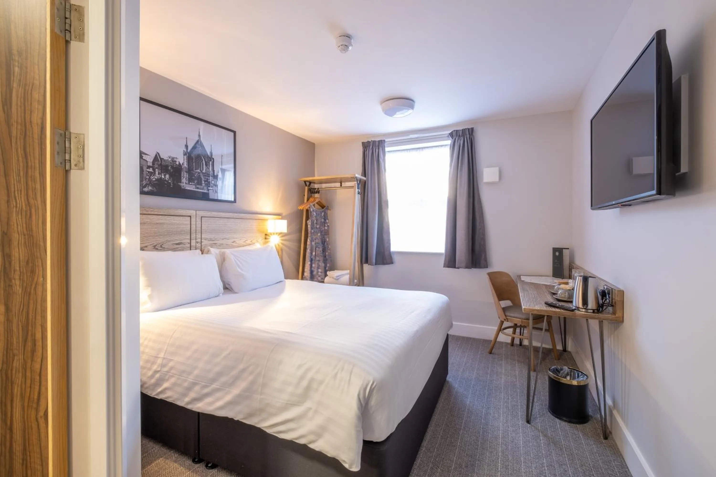 Photo of the whole room, Bed in Two Rivers Lodge by Marston’s Inns