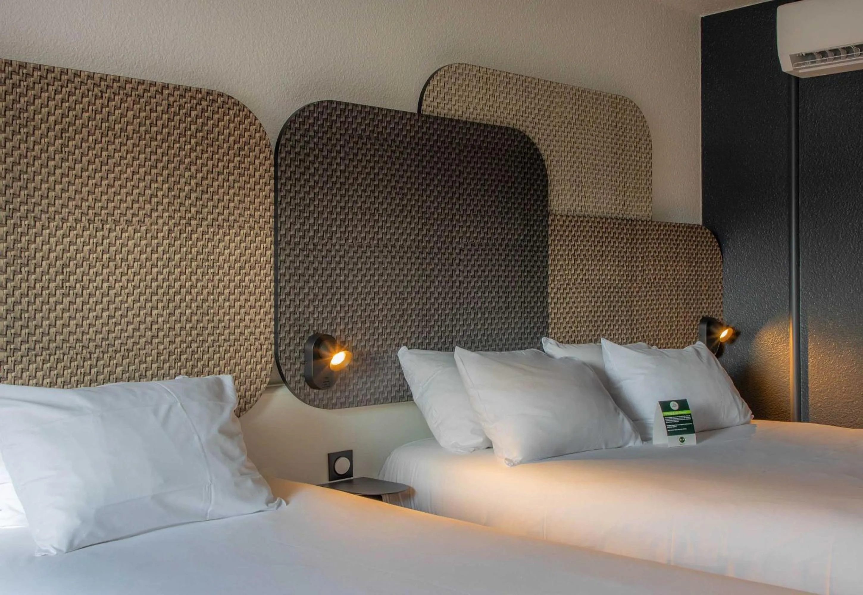 Bedroom, Bed in B&B HOTEL Lourdes Centre Gare 3 étoiles