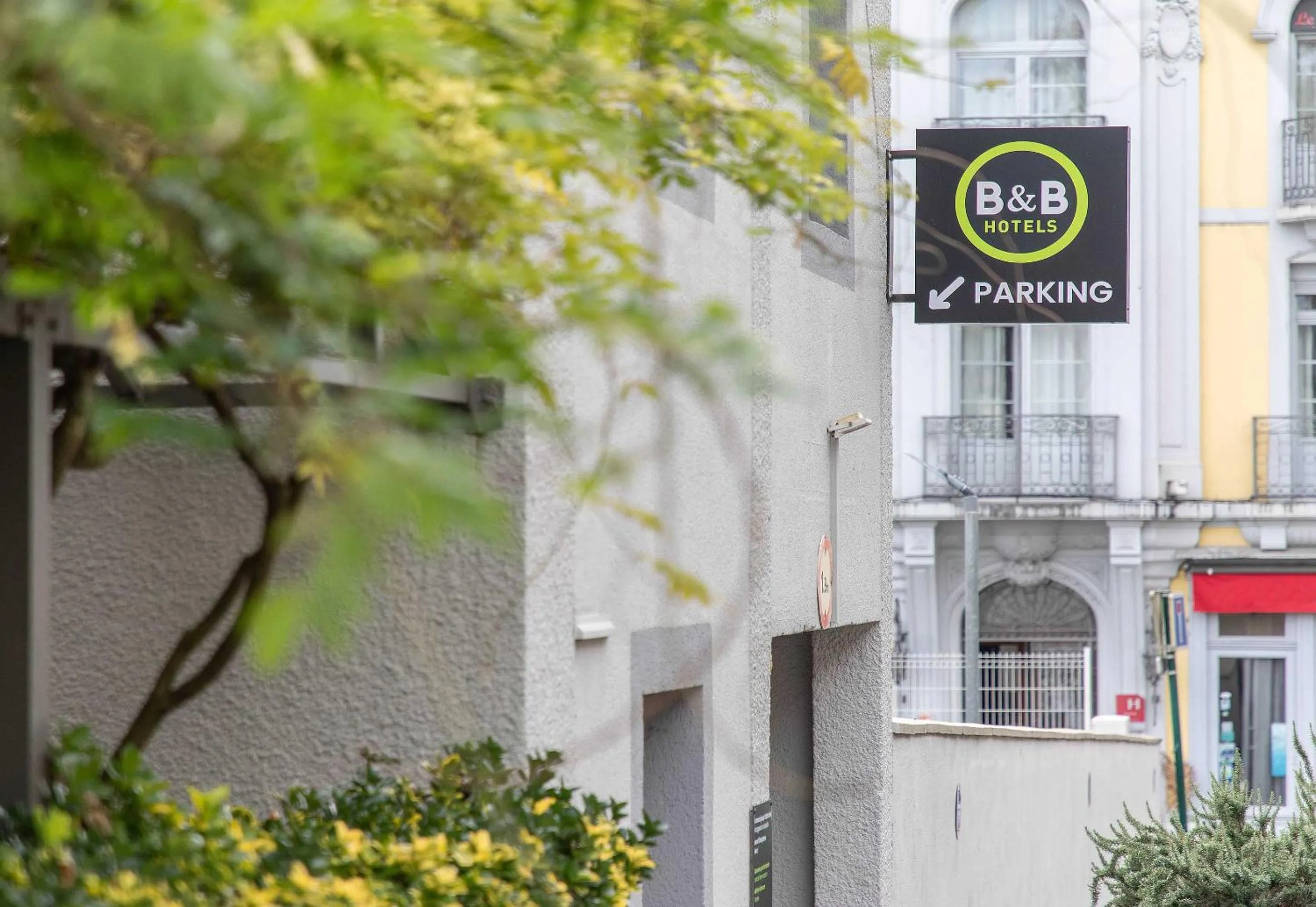 Parking in B&B HOTEL Lourdes Centre Gare 3 étoiles