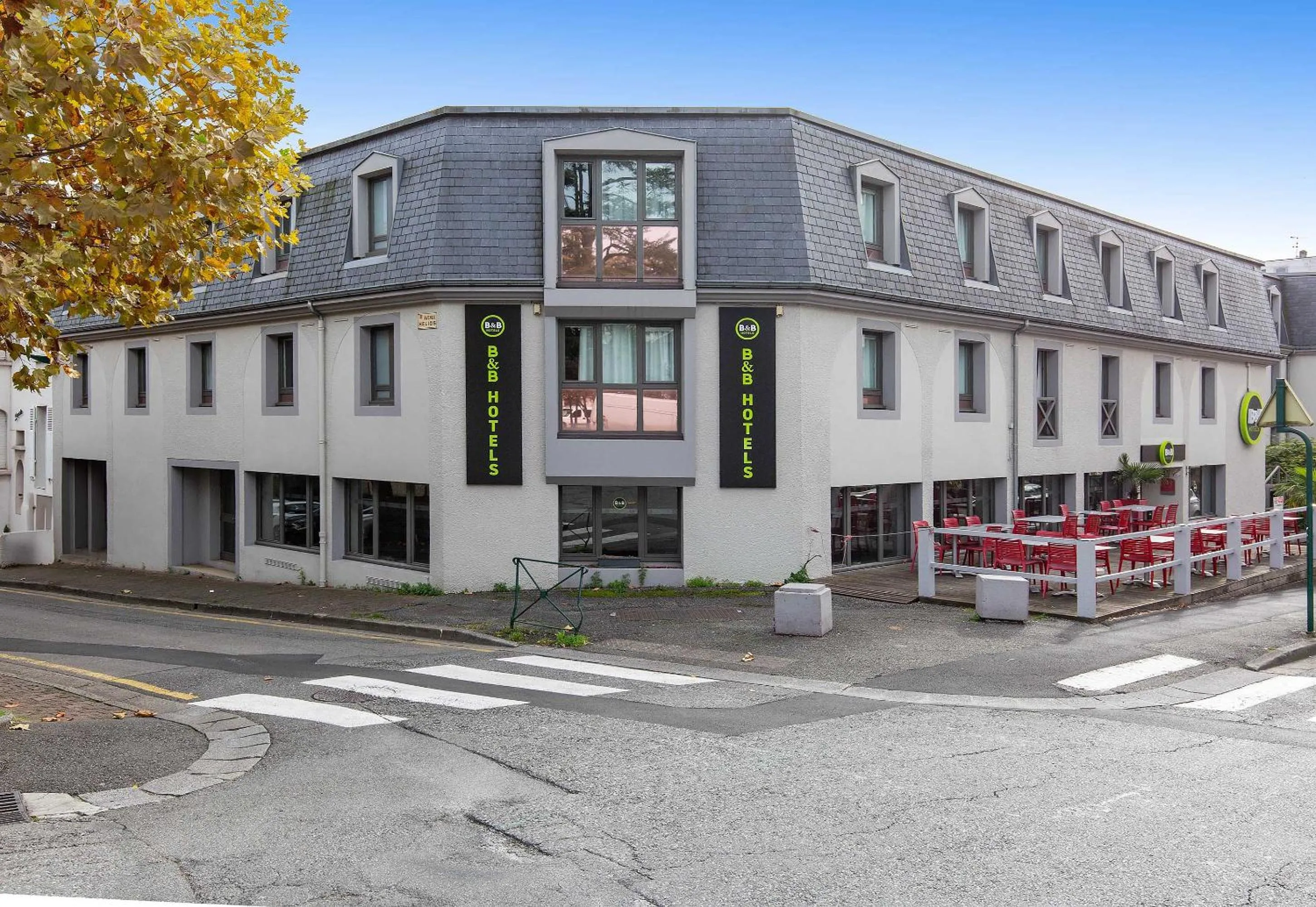 Property building in B&B HOTEL Lourdes Centre Gare 3 étoiles