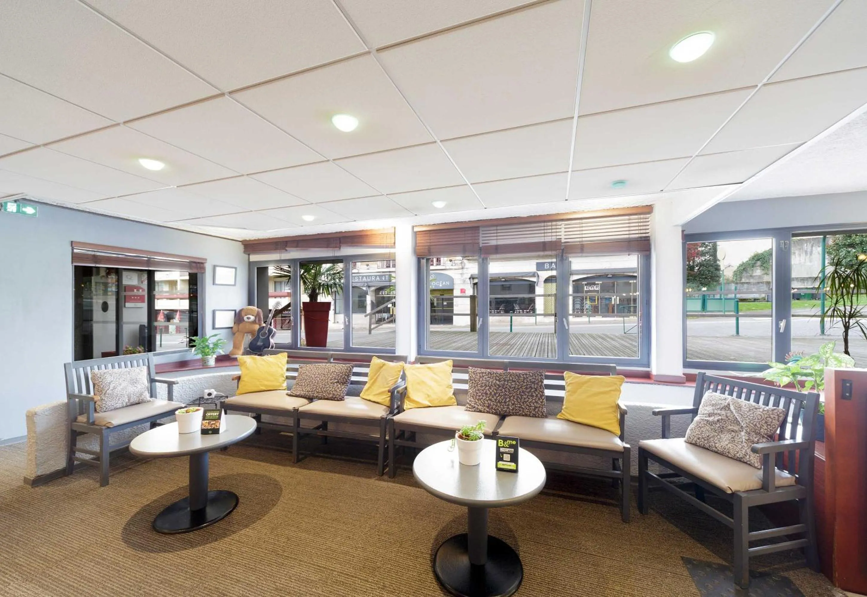 Seating area in B&B HOTEL Lourdes Centre