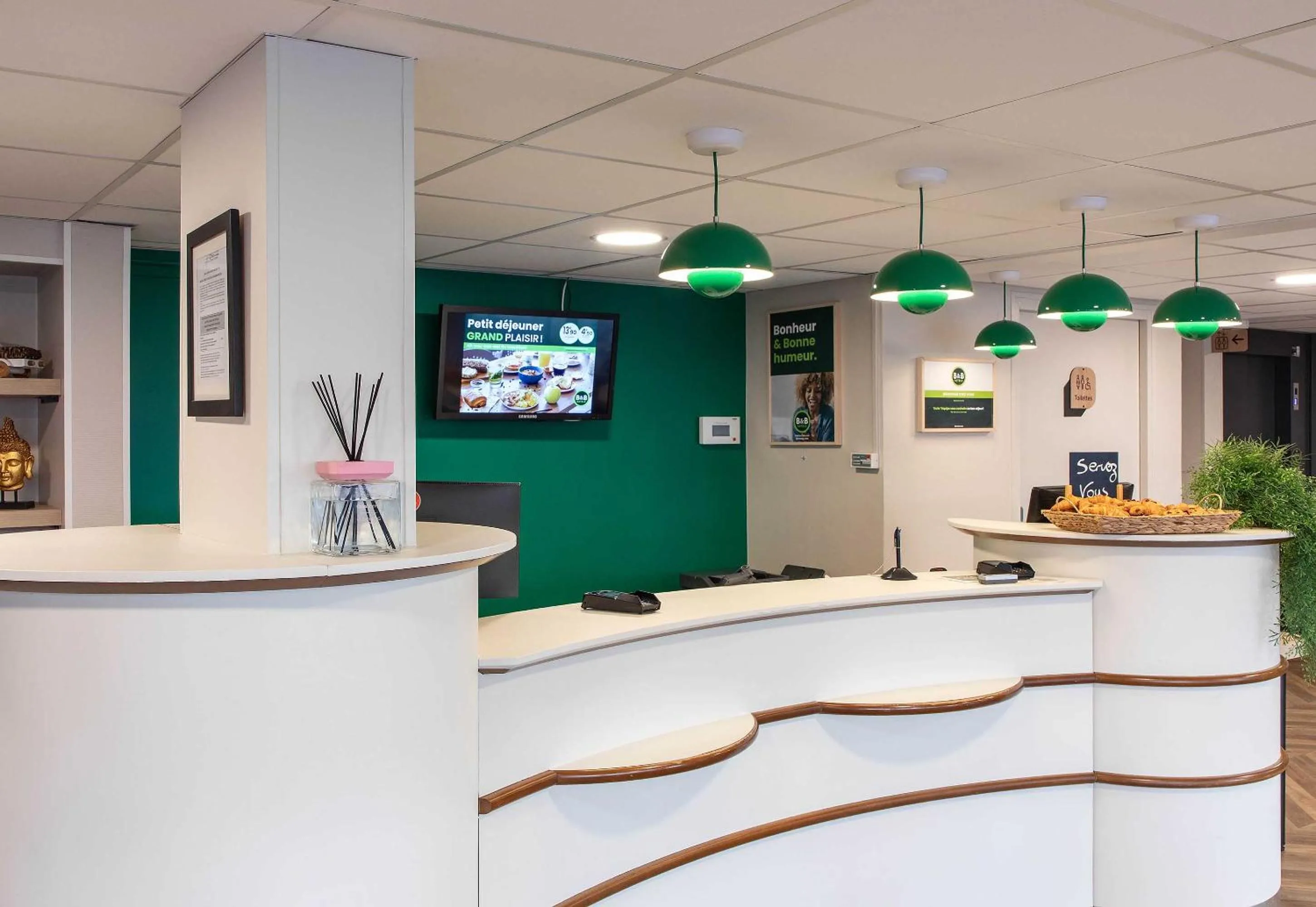 Lobby or reception in B&B HOTEL Lourdes Centre Gare 3 étoiles