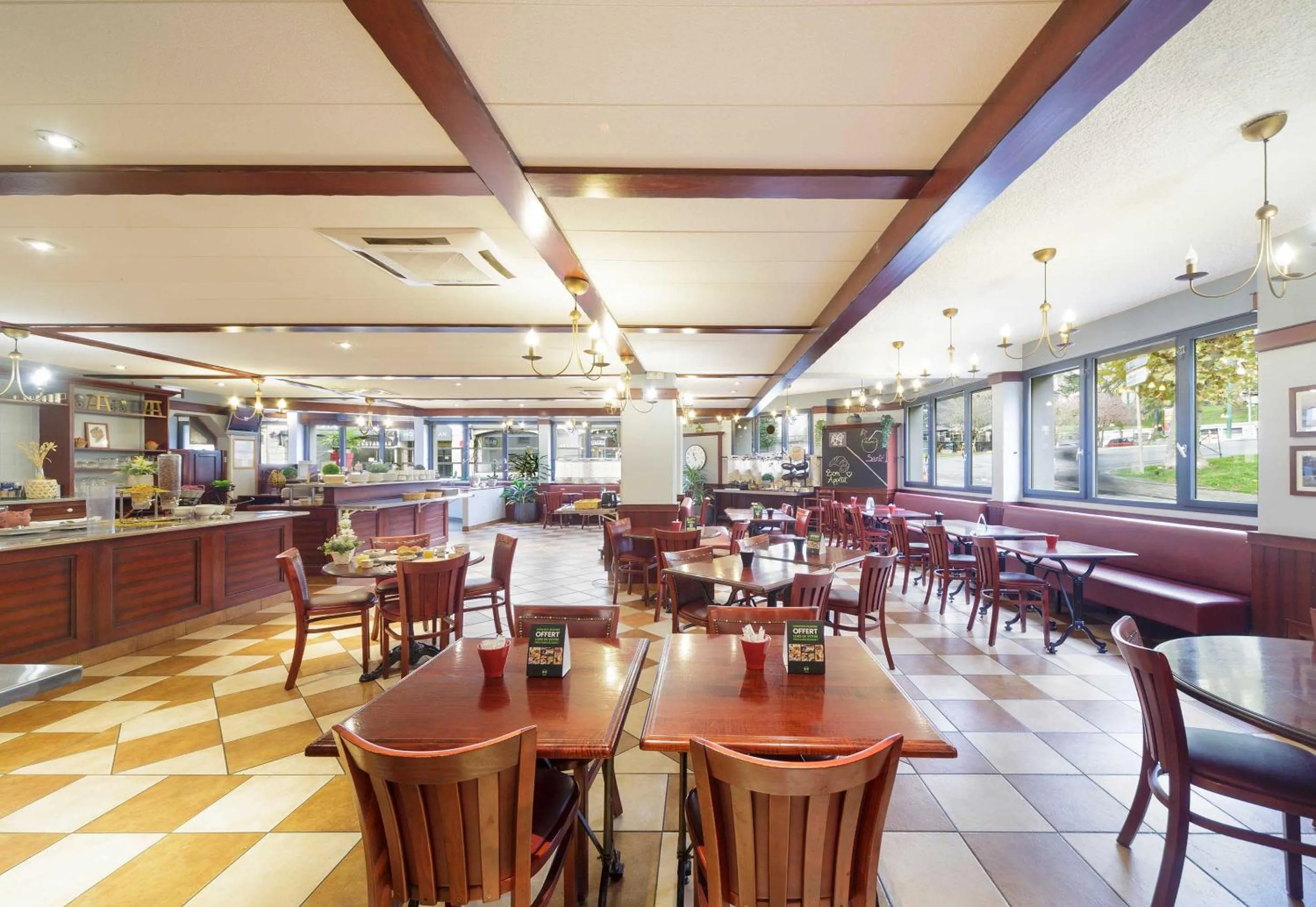 Restaurant/places to eat in B&B HOTEL Lourdes Centre