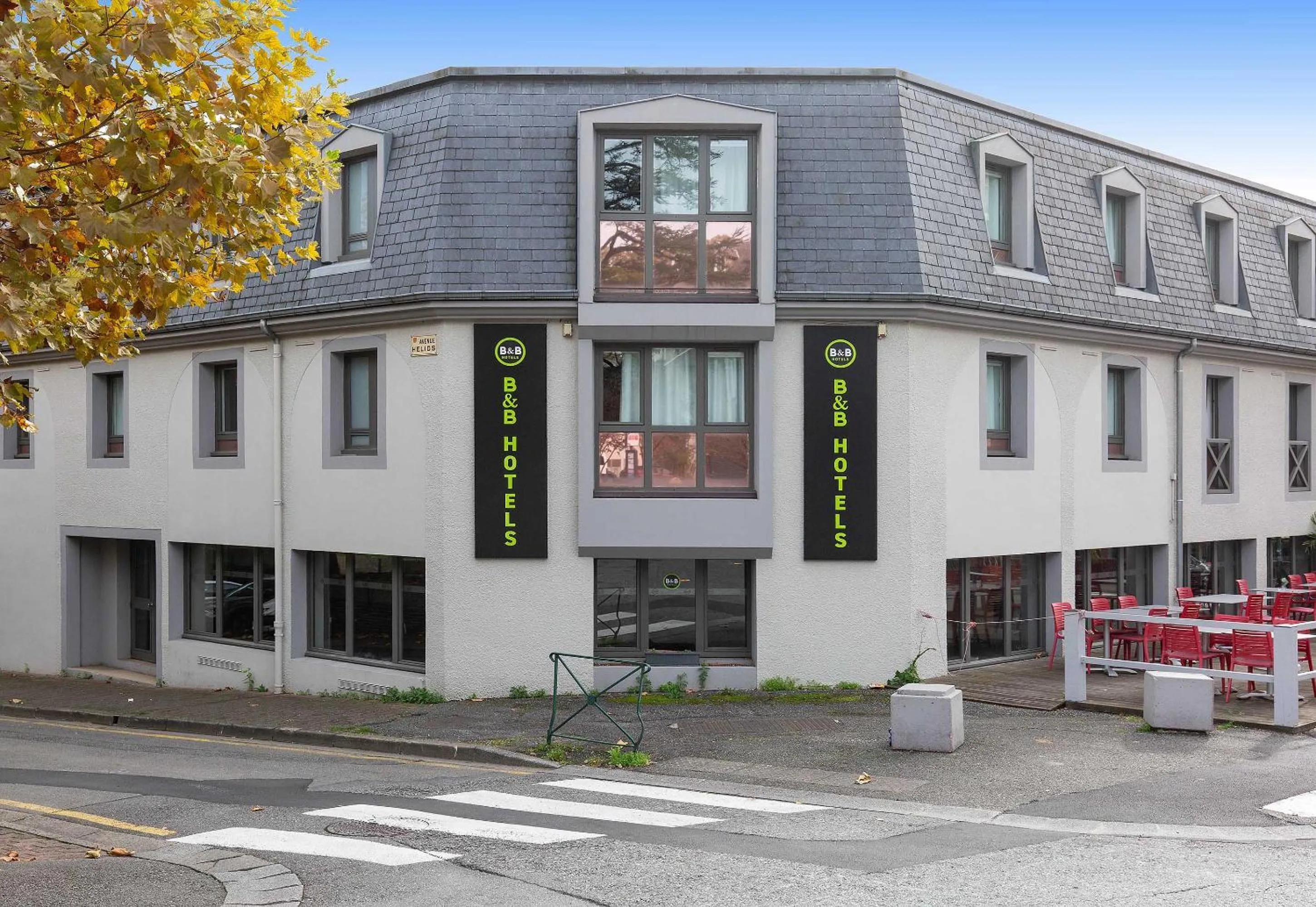 Property building in B&B HOTEL Lourdes Centre Gare 3 étoiles