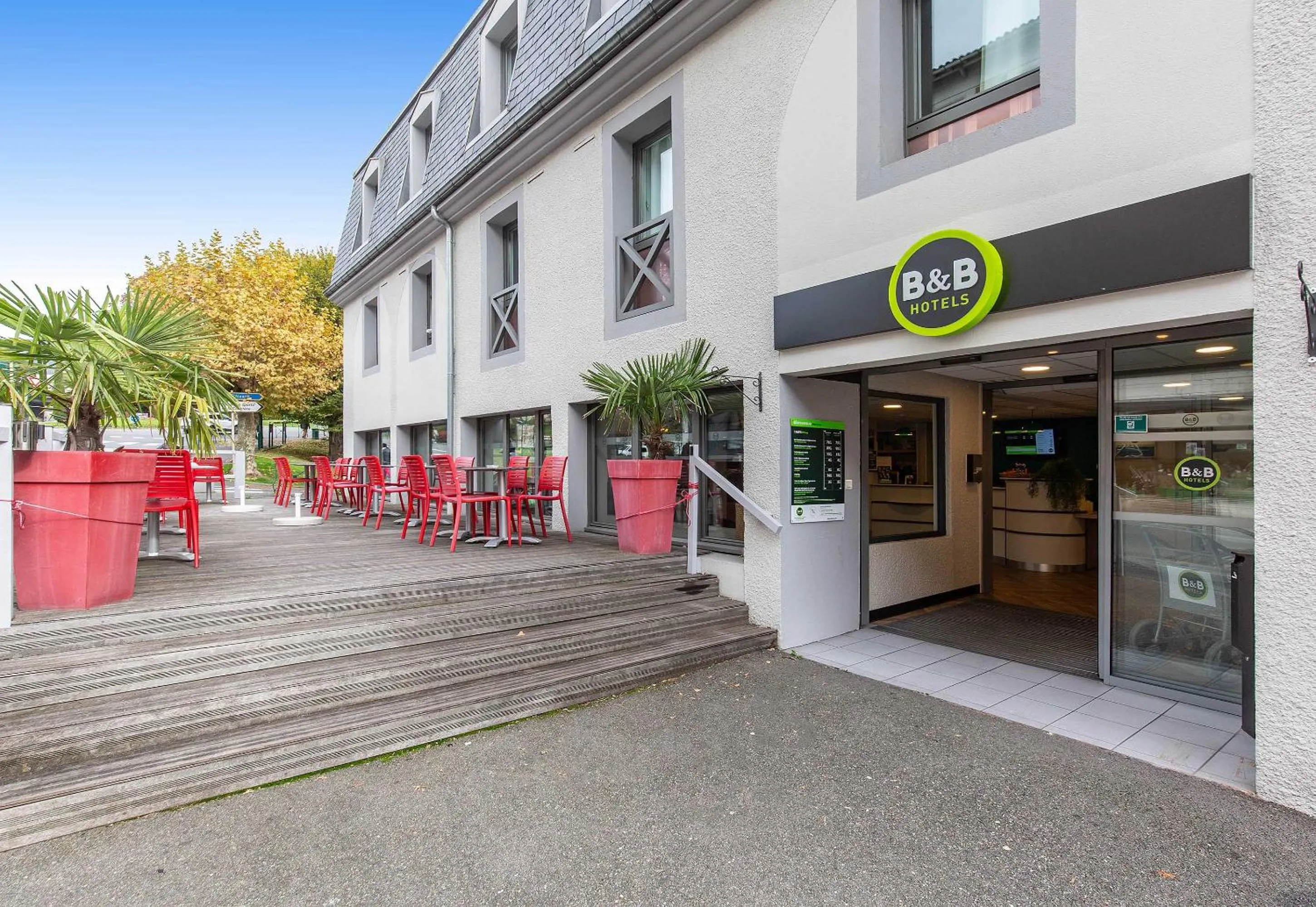 Facade/entrance in B&B HOTEL Lourdes Centre Gare 3 étoiles
