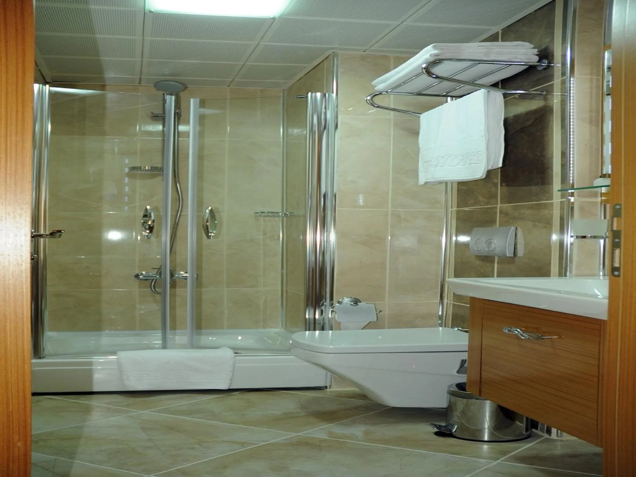 Bathroom in Alfa Hotel