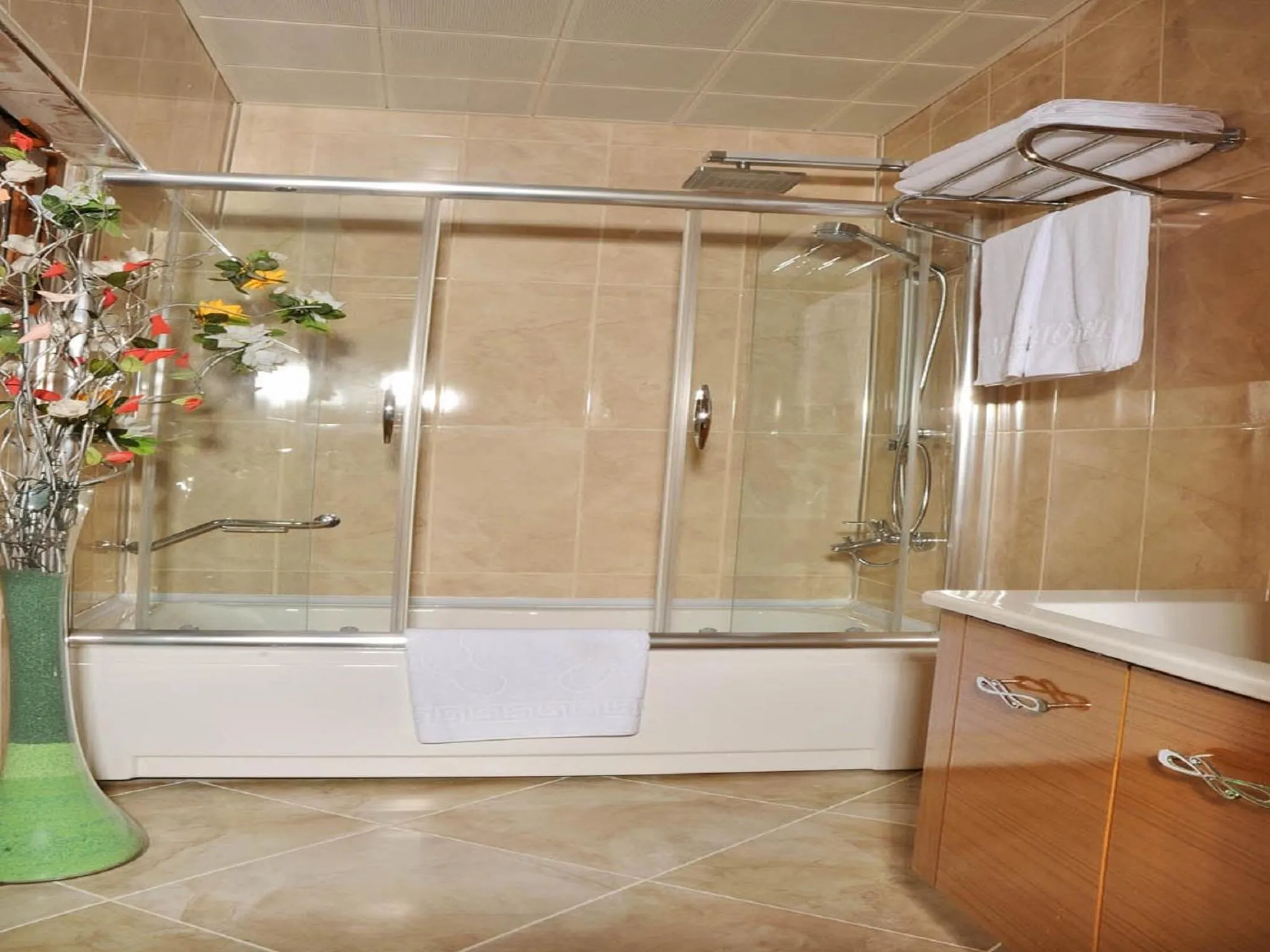 Bathroom in Alfa Hotel