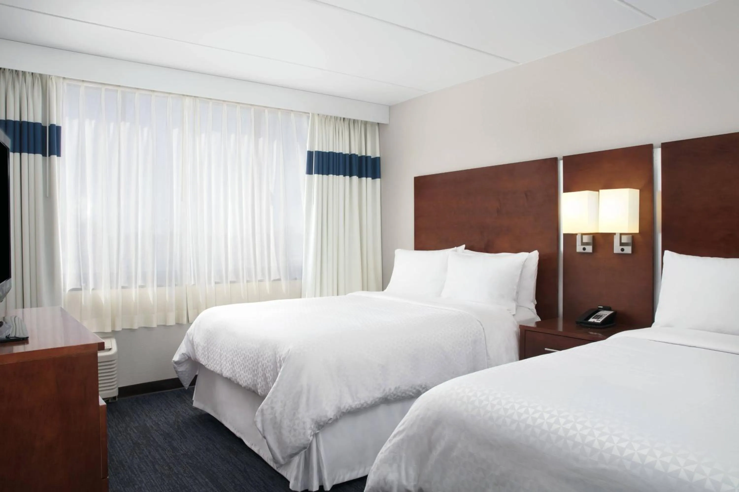 Photo of the whole room, Bed in Four Points by Sheraton Fort Lauderdale Airport/Cruise Port