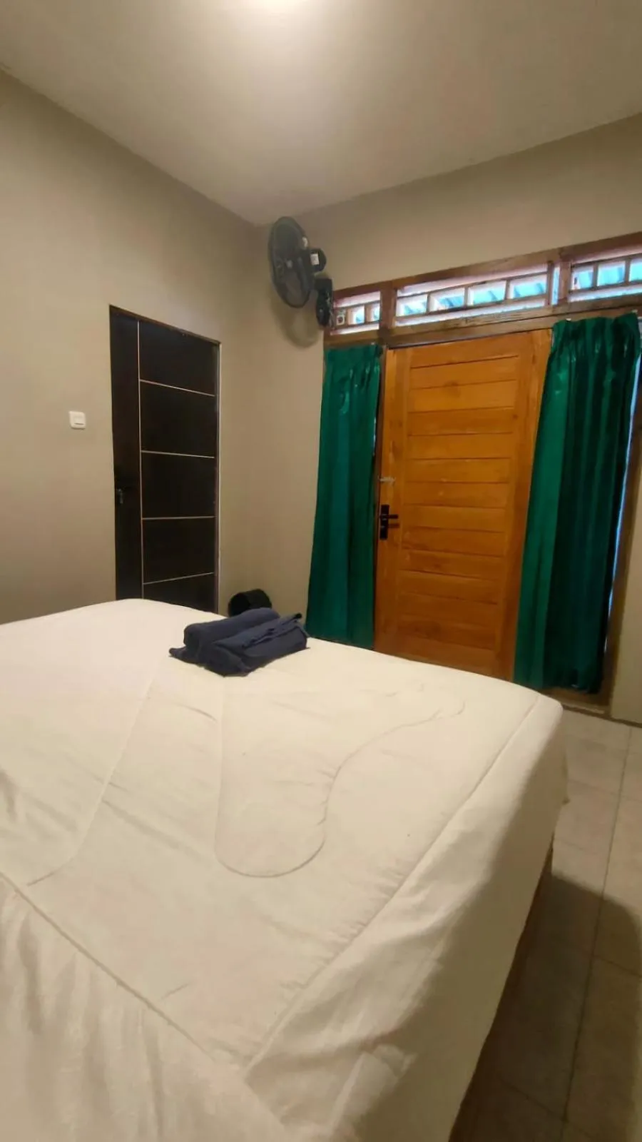 Bed in Angin Mamiri Rinjani Cottages And Restaurant