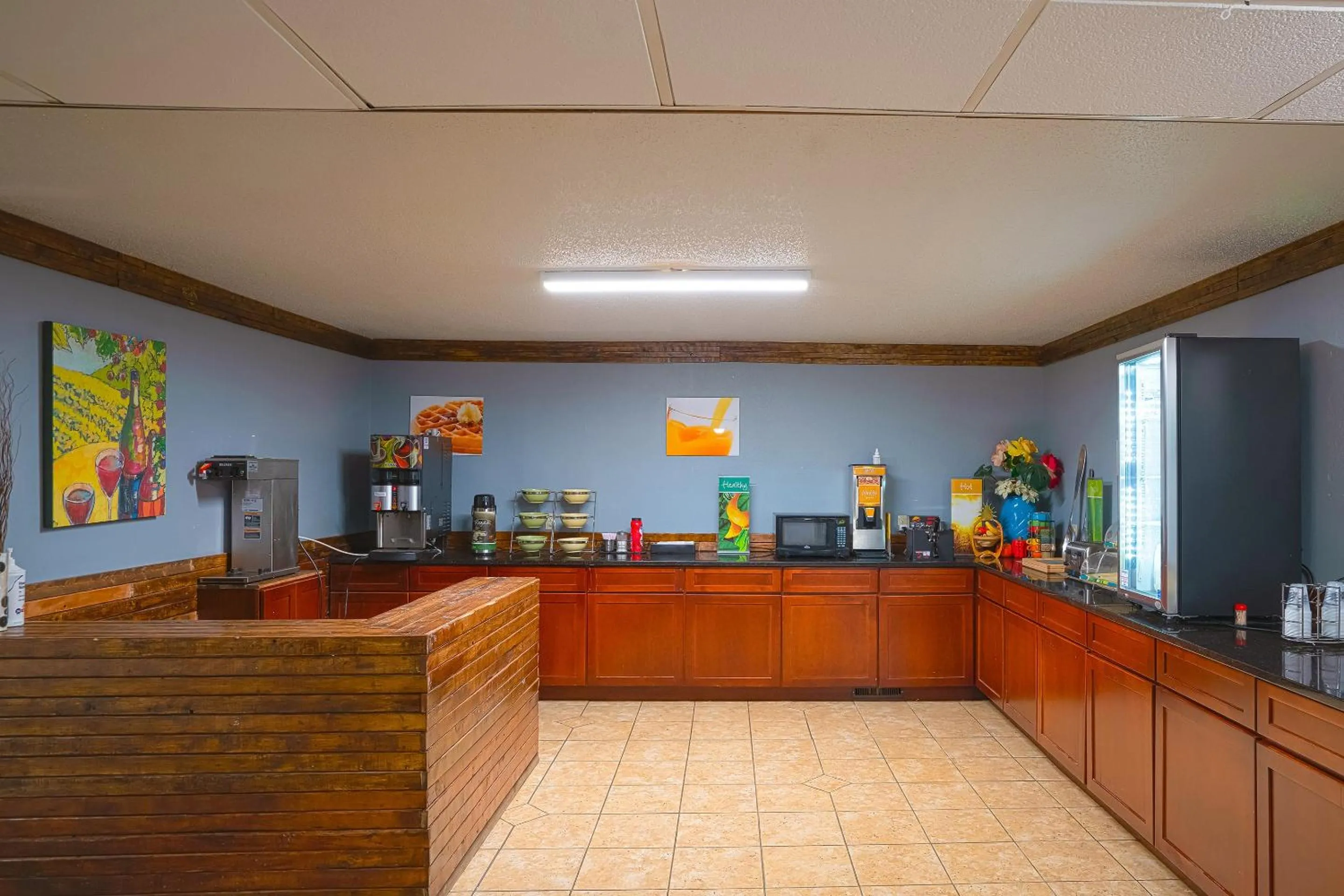 Kitchen or kitchenette in OYO Hotel Redwood Falls near Jackpot Casino