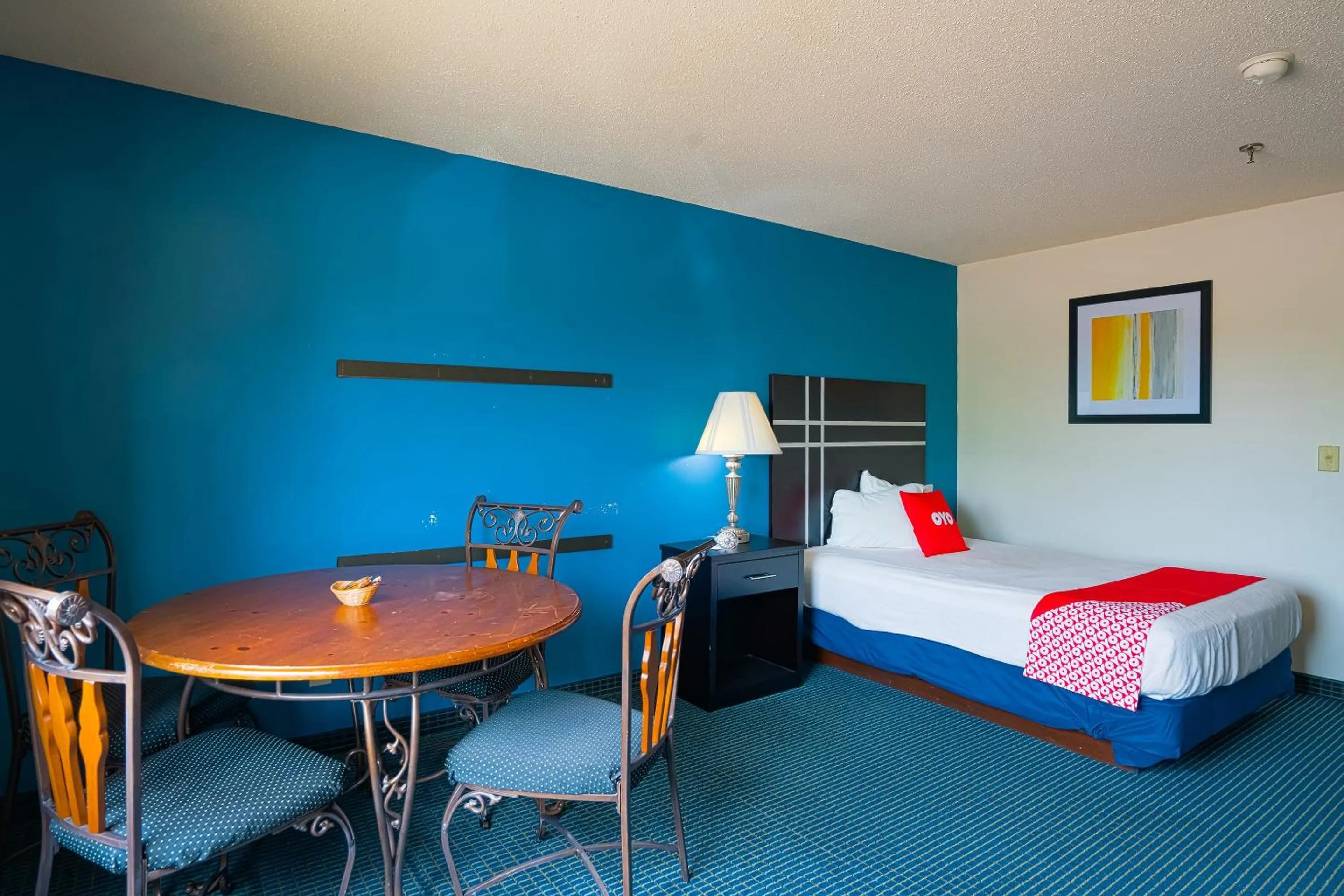 Bedroom, Bed in OYO Hotel Redwood Falls near Jackpot Casino