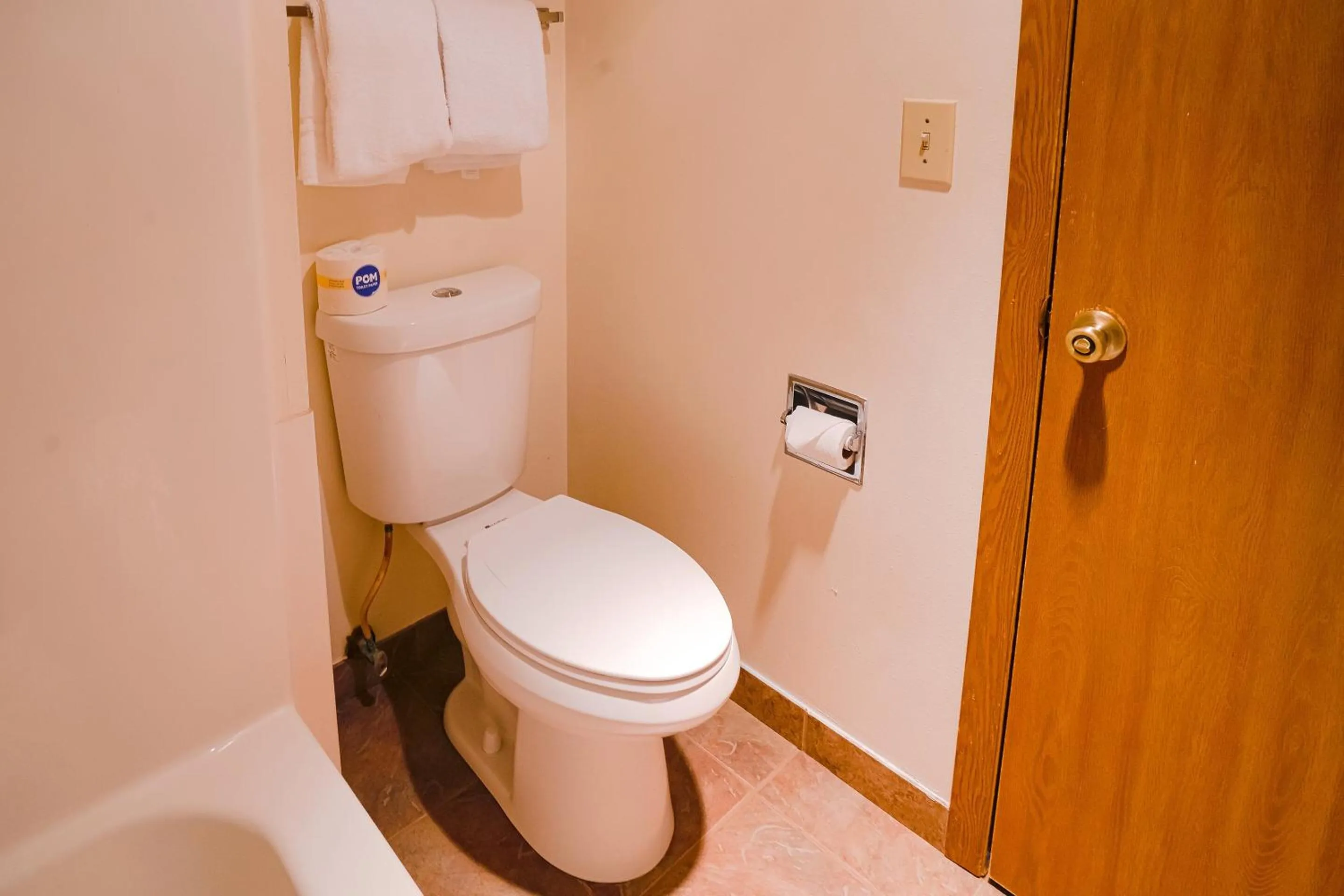 Bathroom in OYO Hotel Redwood Falls near Jackpot Casino