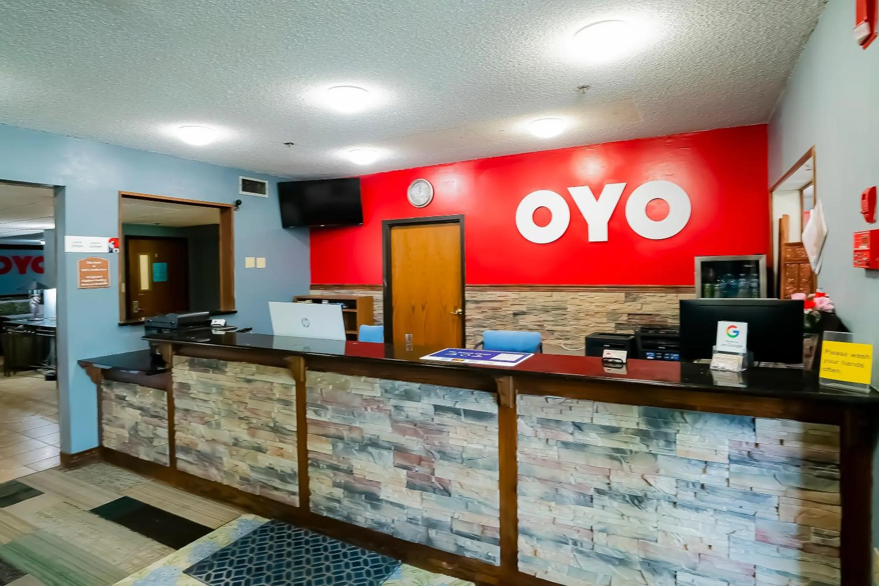 Lobby or reception in OYO Hotel Redwood Falls near Jackpot Casino