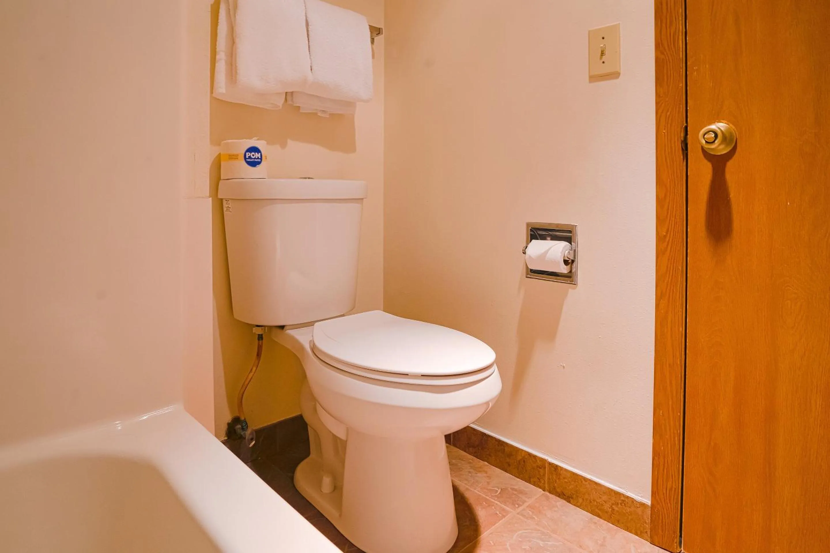 Bathroom in OYO Hotel Redwood Falls near Jackpot Casino