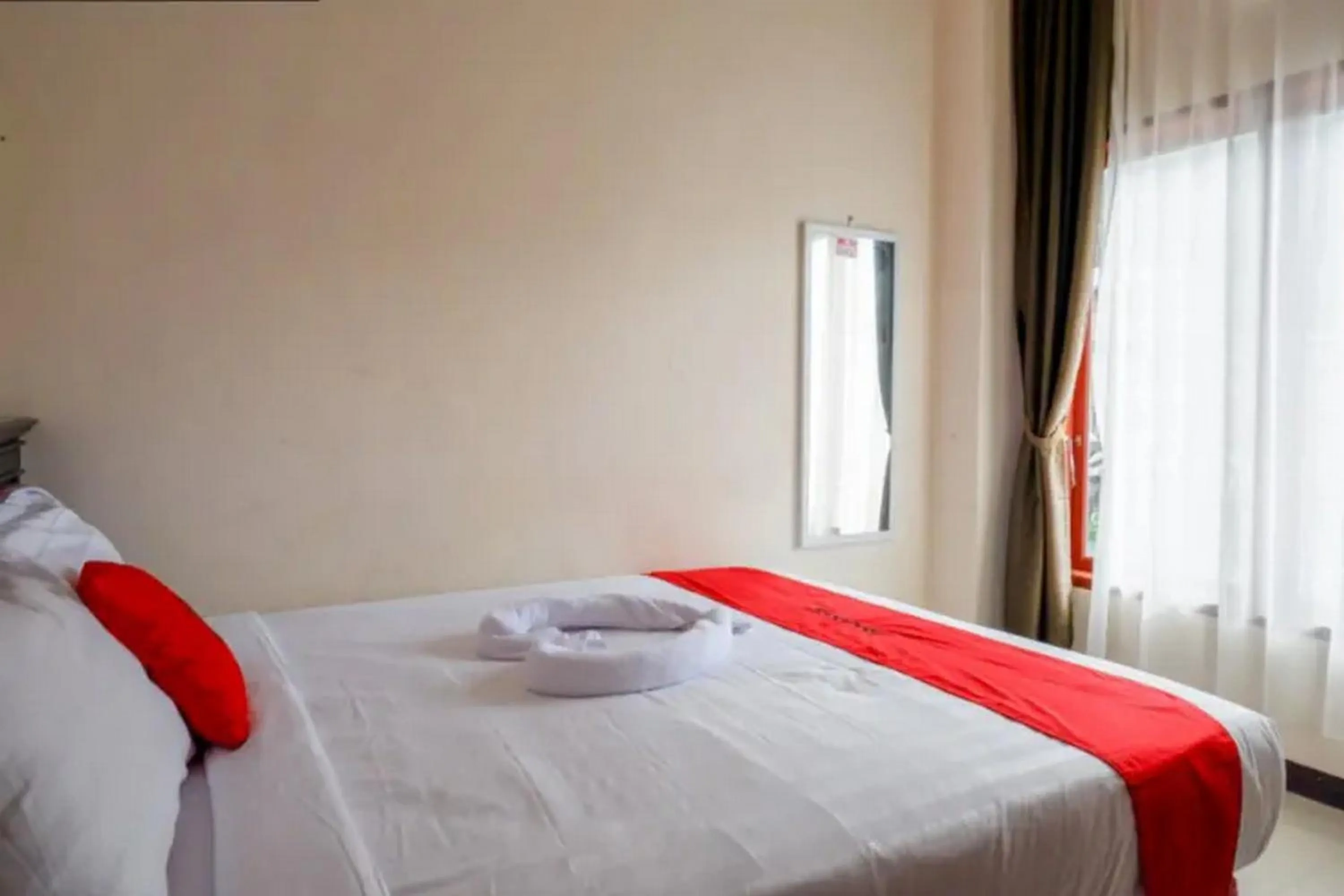 Bedroom, Bed in RedDoorz at Makale Tana Toraja