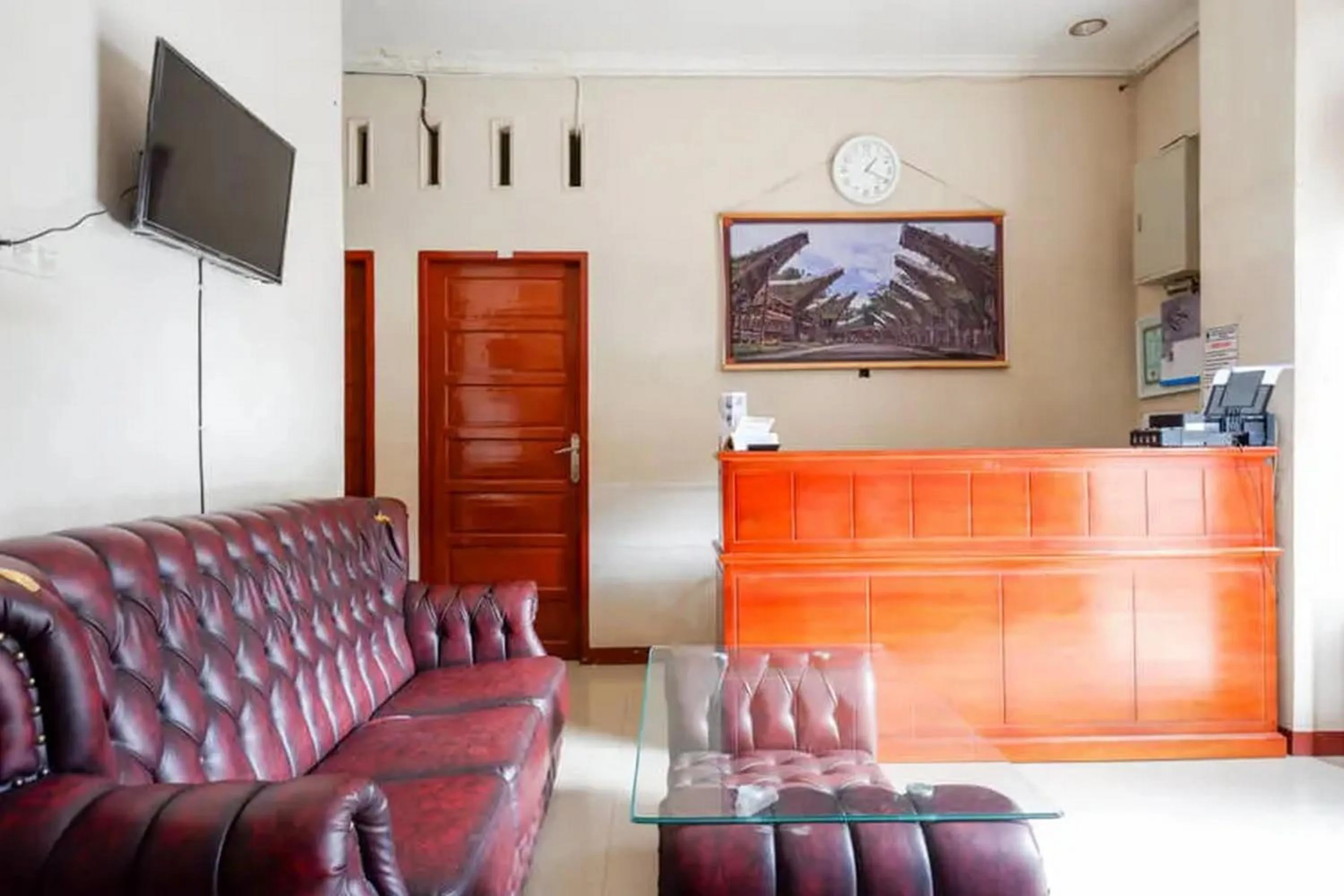 Living room in RedDoorz at Makale Tana Toraja