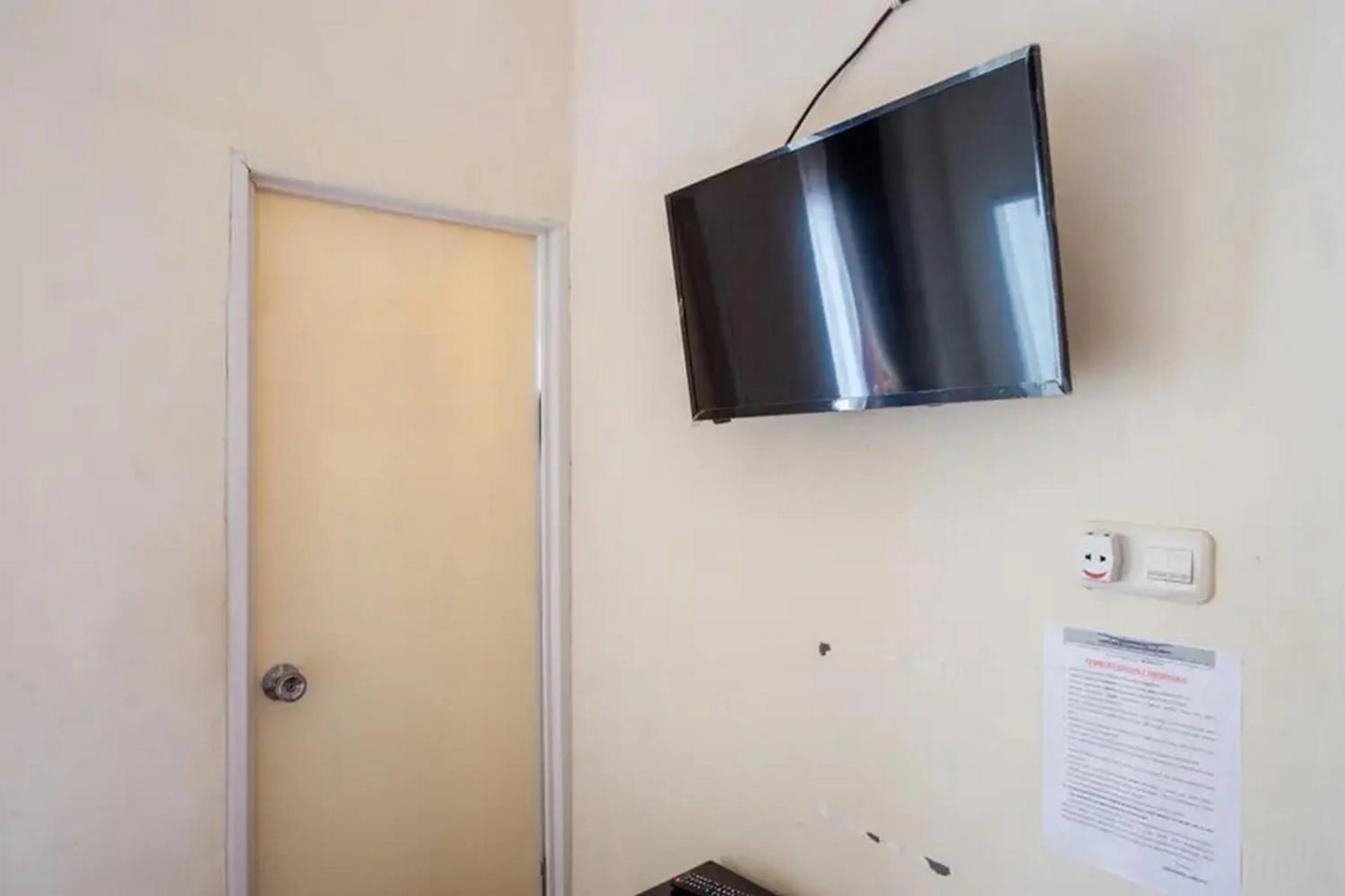 TV and multimedia in RedDoorz at Makale Tana Toraja