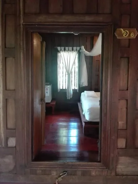 Bedroom, Bed in Luang Chumni Village