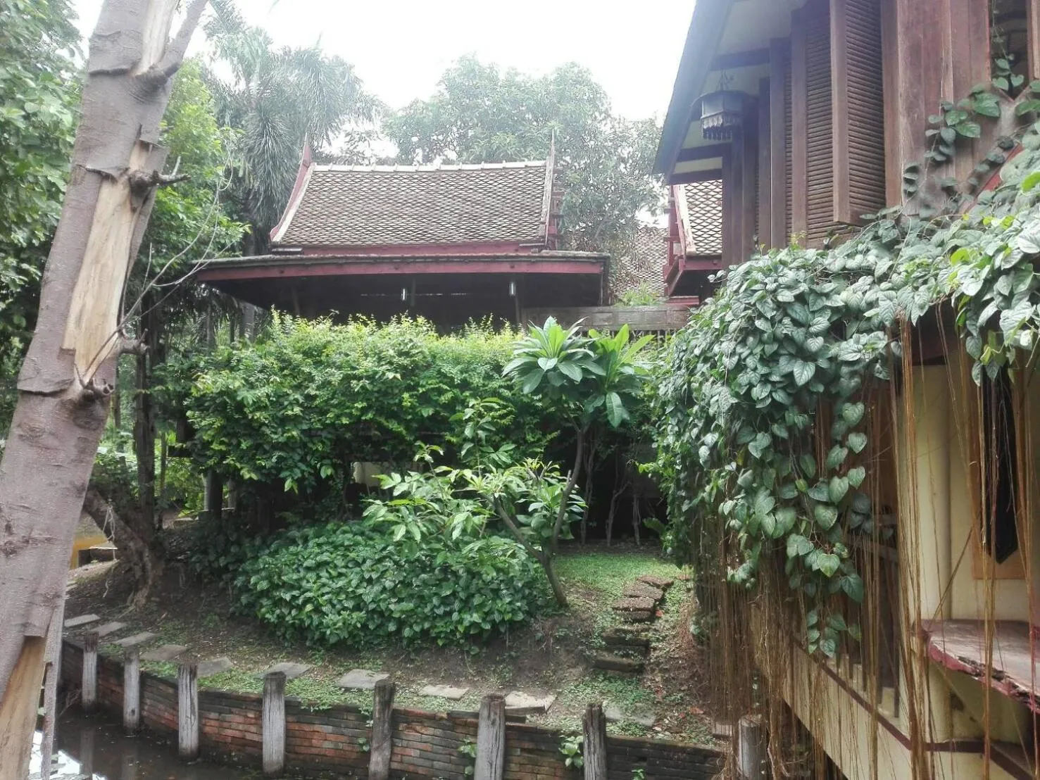 Luang Chumni Village