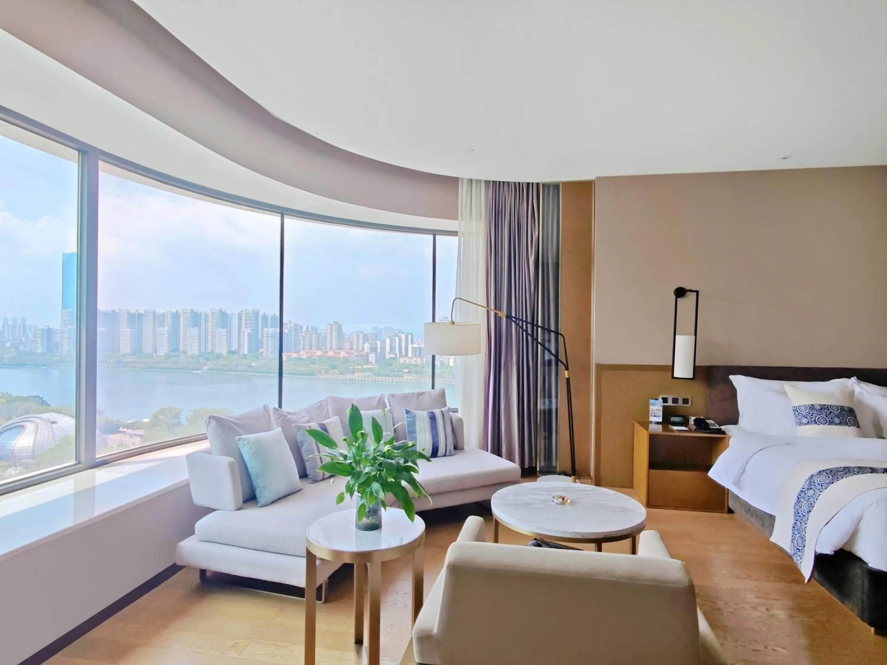 Bed in LIUZHOU PENGYI Hotel