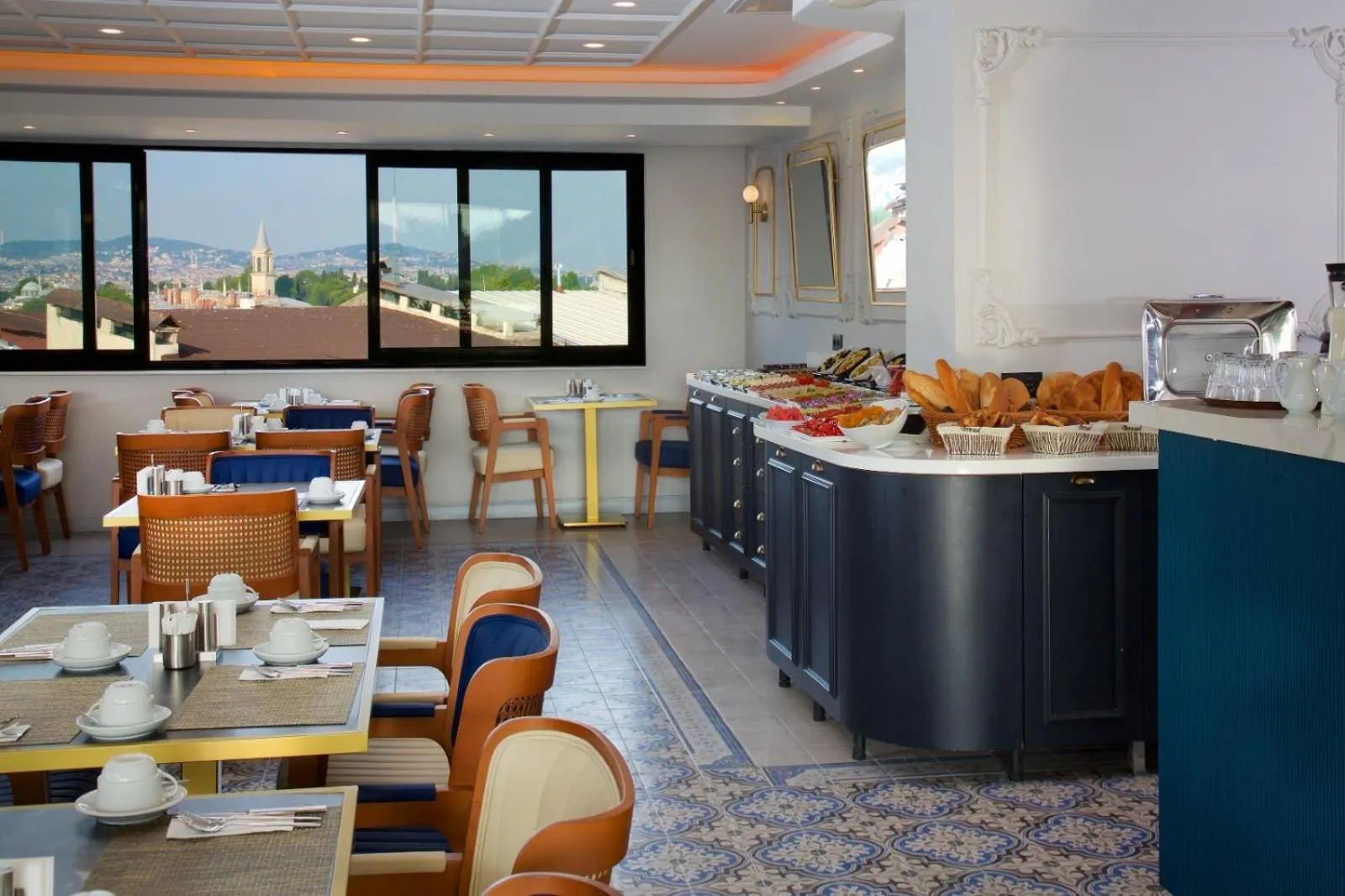 Restaurant/places to eat in New Florenta Hotel