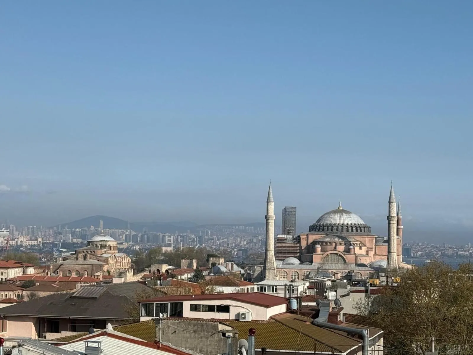 Restaurant/places to eat in New Florenta Hotel