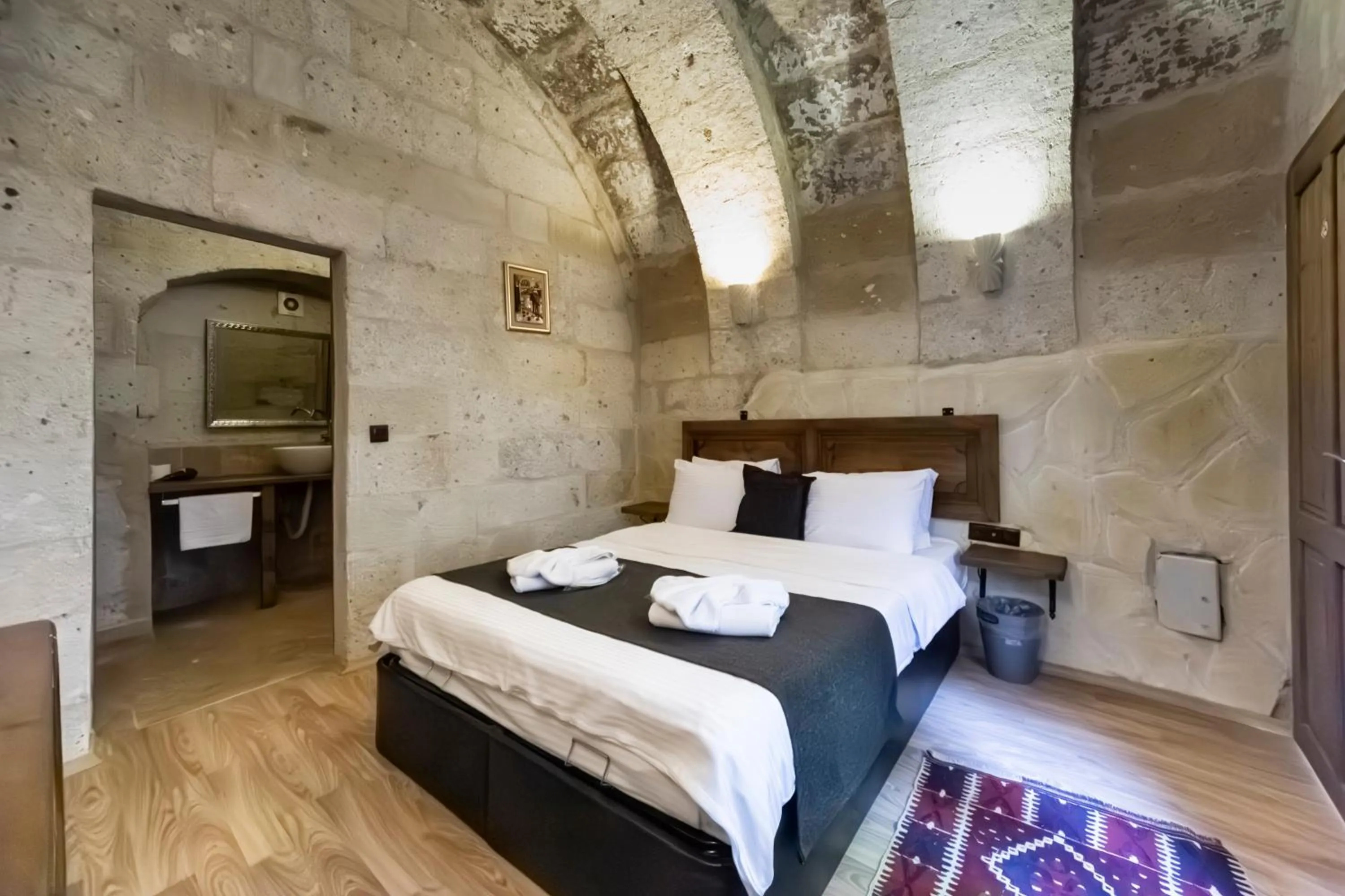 Photo of the whole room, Bed in Sakli Konak Cappadocia Hotel&Restaurant