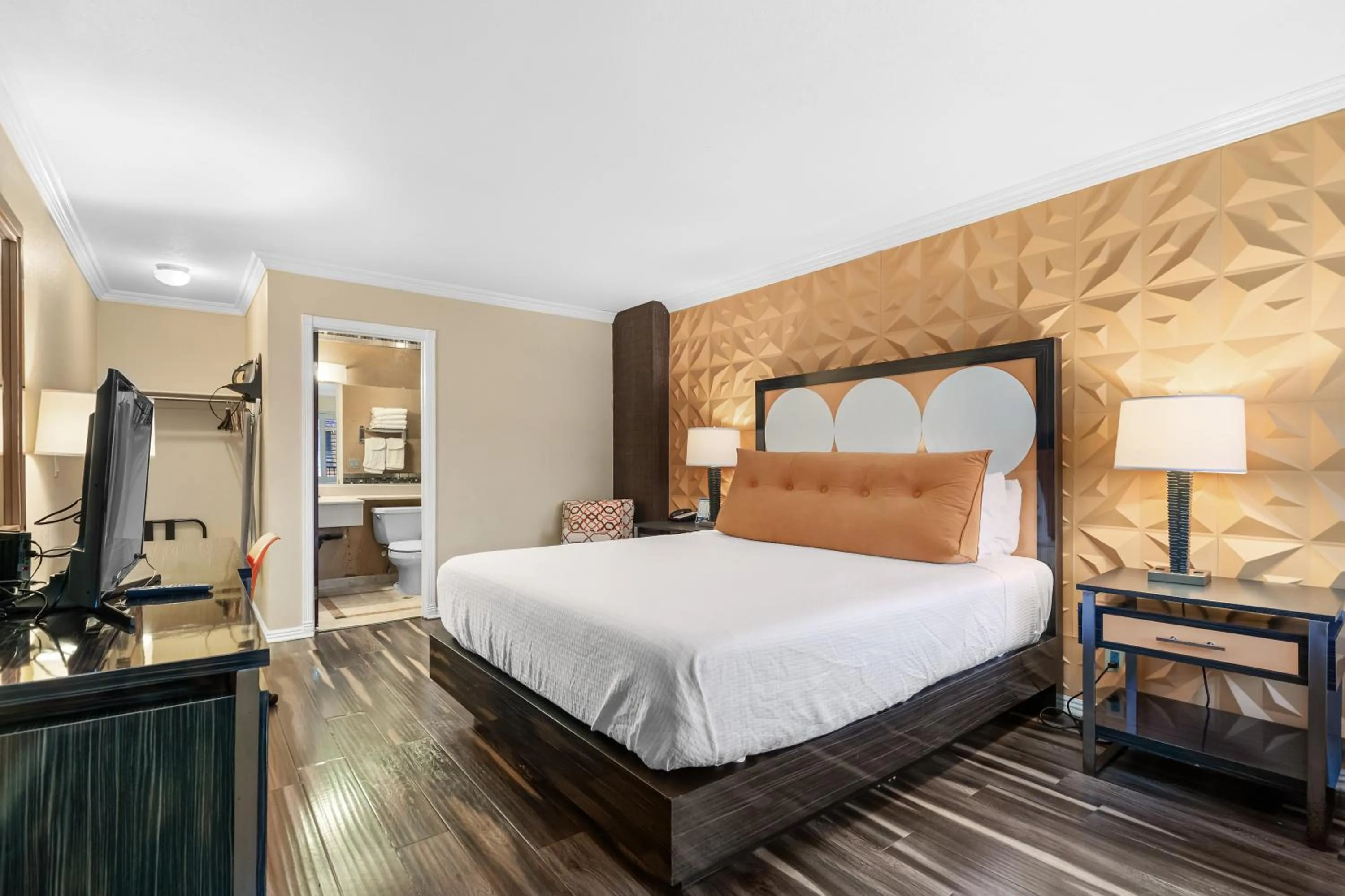 Bed in Santa Clarita Motel - Near six Flags Magic Mountain - Valencia