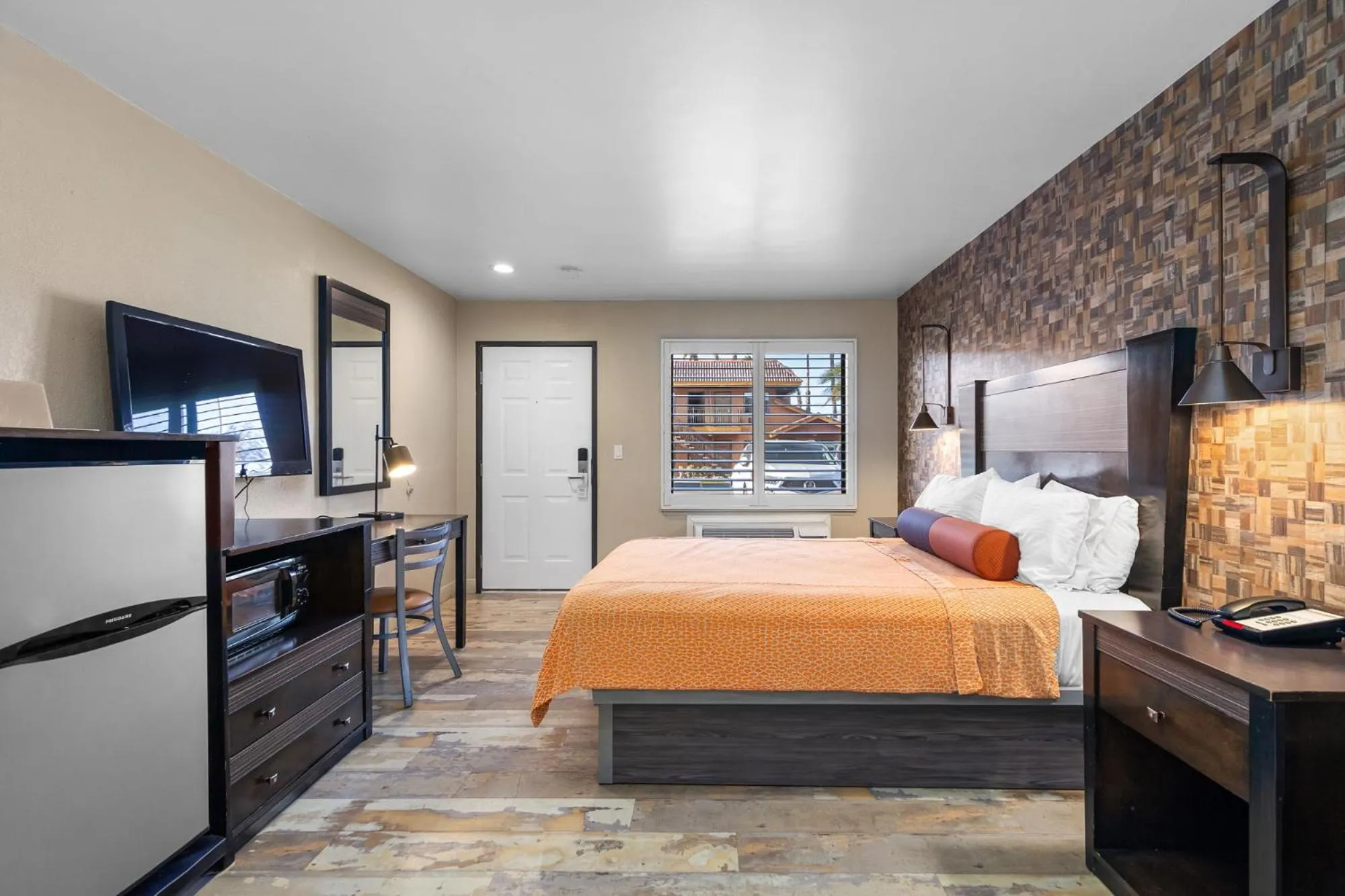 TV and multimedia, Bed in Santa Clarita Motel - Near six Flags Magic Mountain - Valencia