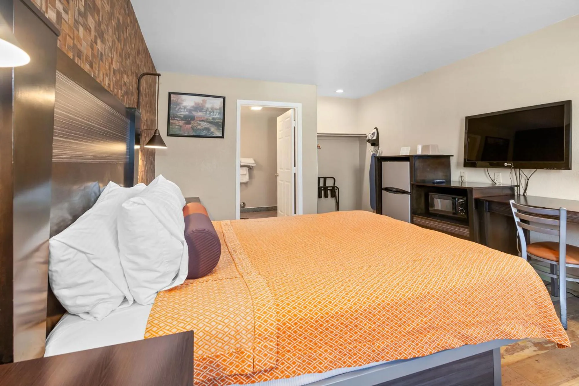 Bed in Santa Clarita Motel - Near six Flags Magic Mountain - Valencia