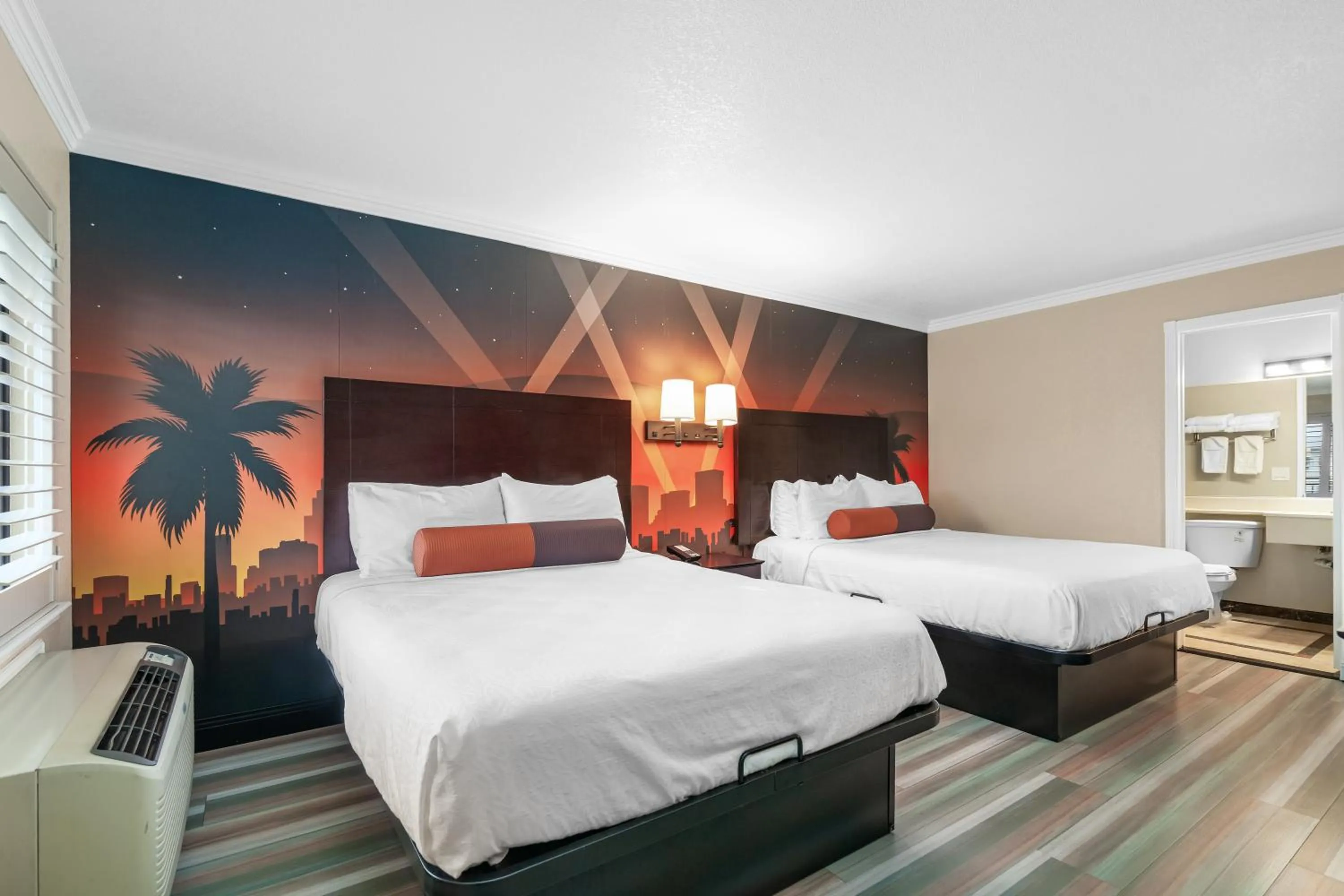 Bed in Santa Clarita Motel - Near six Flags Magic Mountain - Valencia