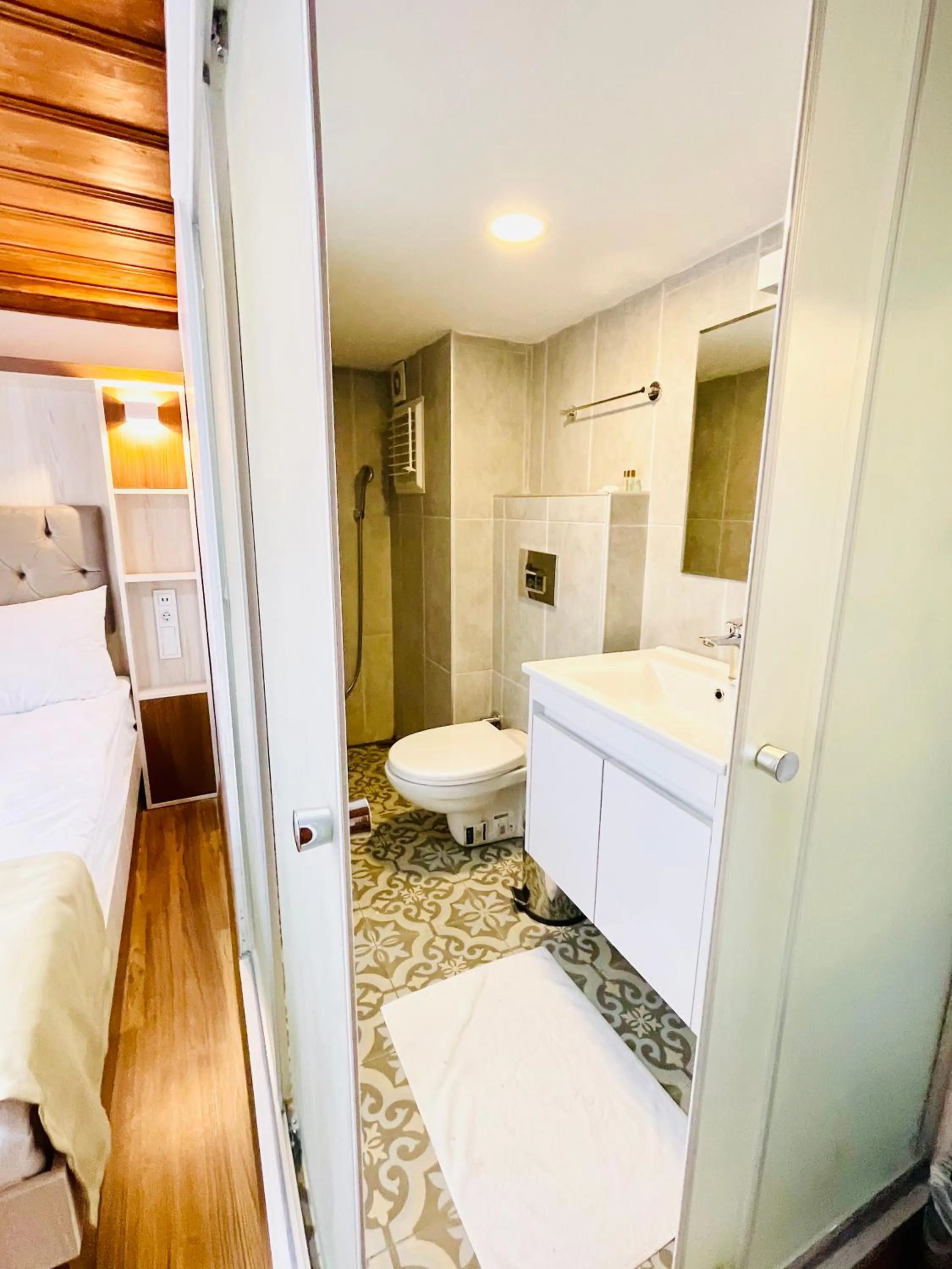 Bathroom in QONAQ HOTEL & SUITES