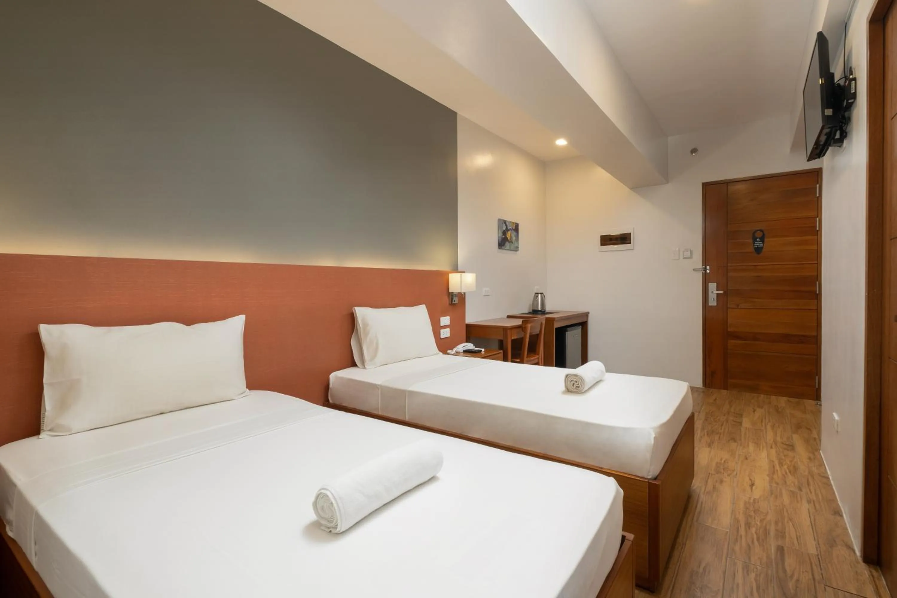 Bed in iHotel Uptown BGC