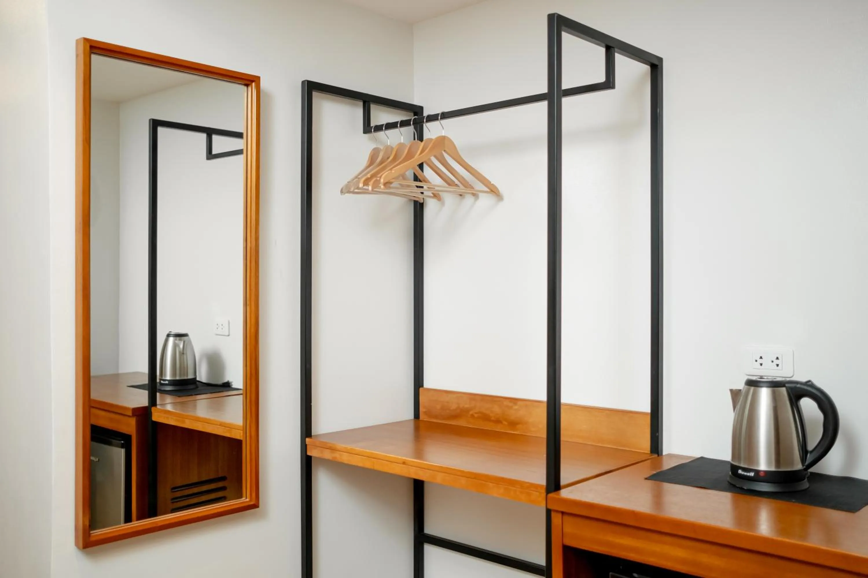 Coffee/tea facilities in iHotel Uptown BGC