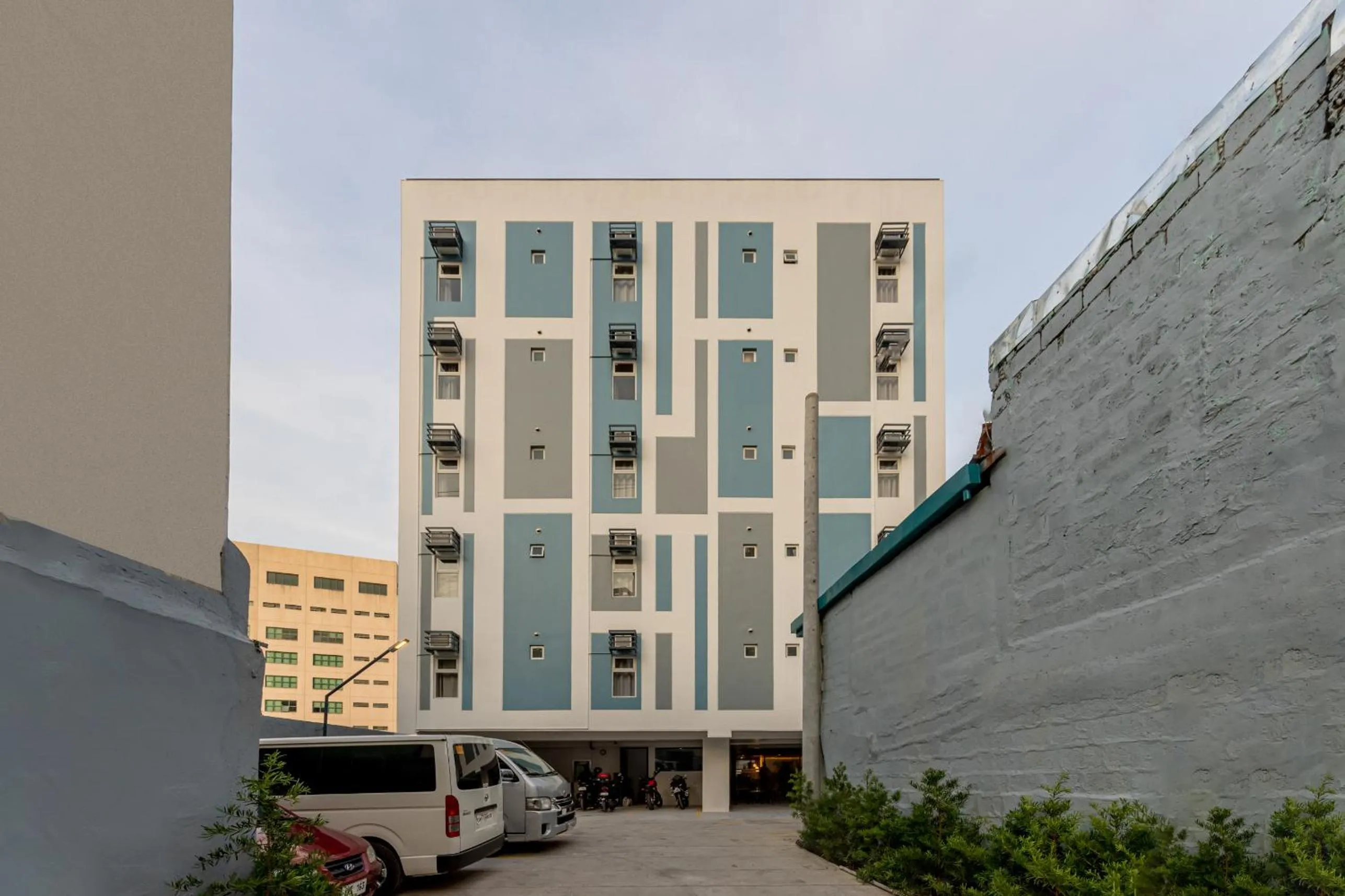 Property building in iHotel Uptown BGC