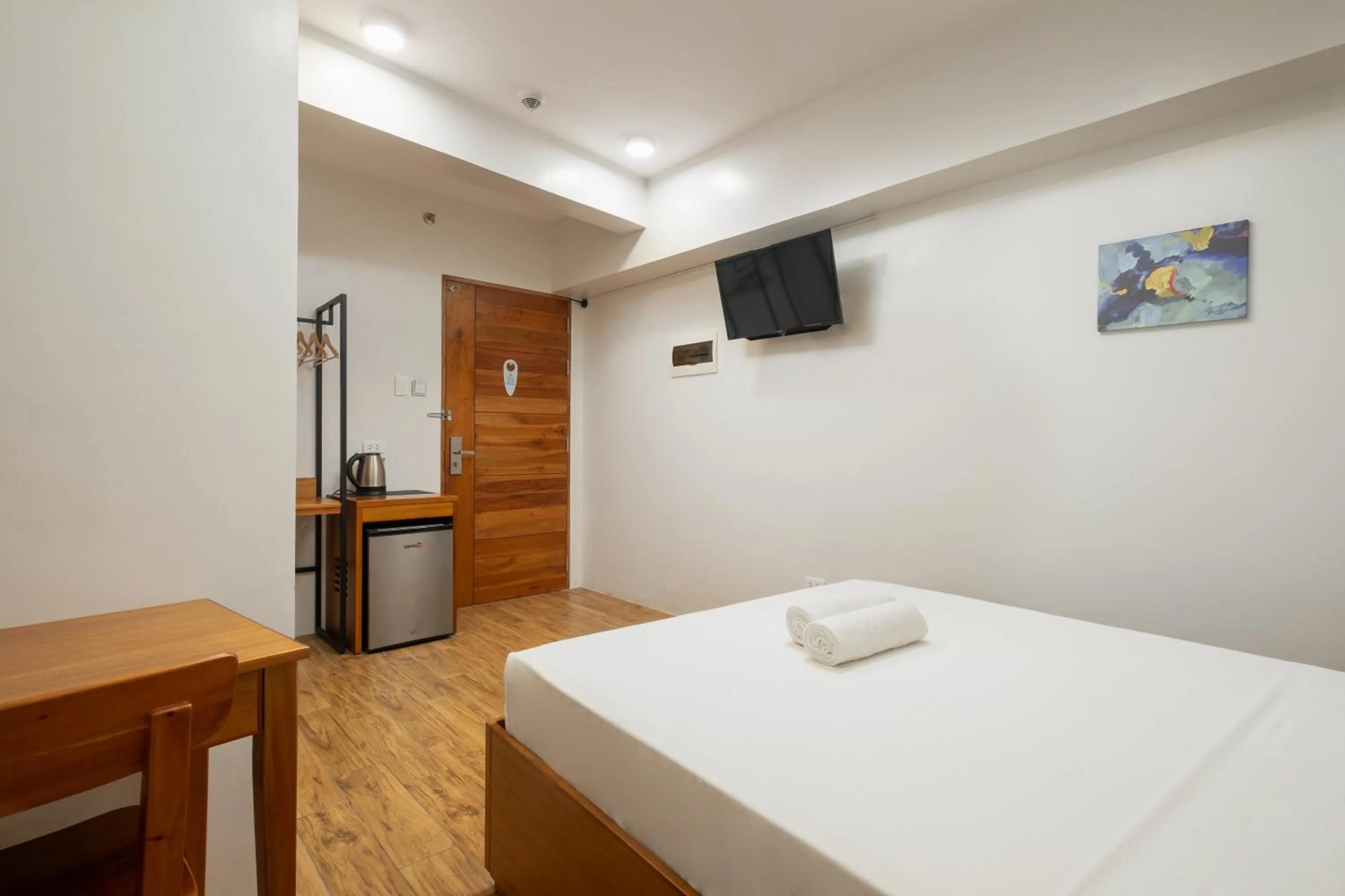 TV and multimedia, Bed in iHotel Uptown BGC
