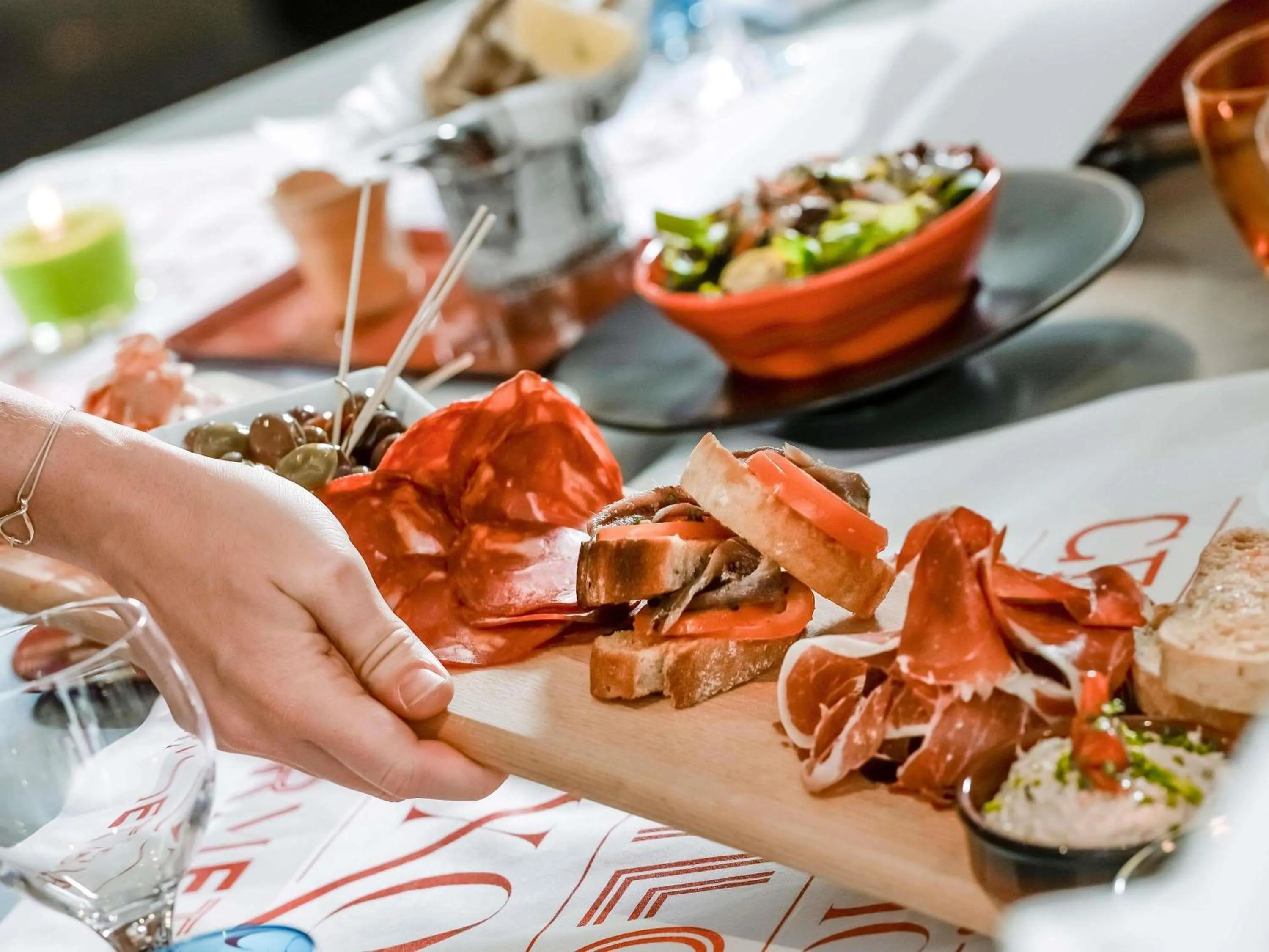 Restaurant/places to eat in Novotel Dubai Al Barsha