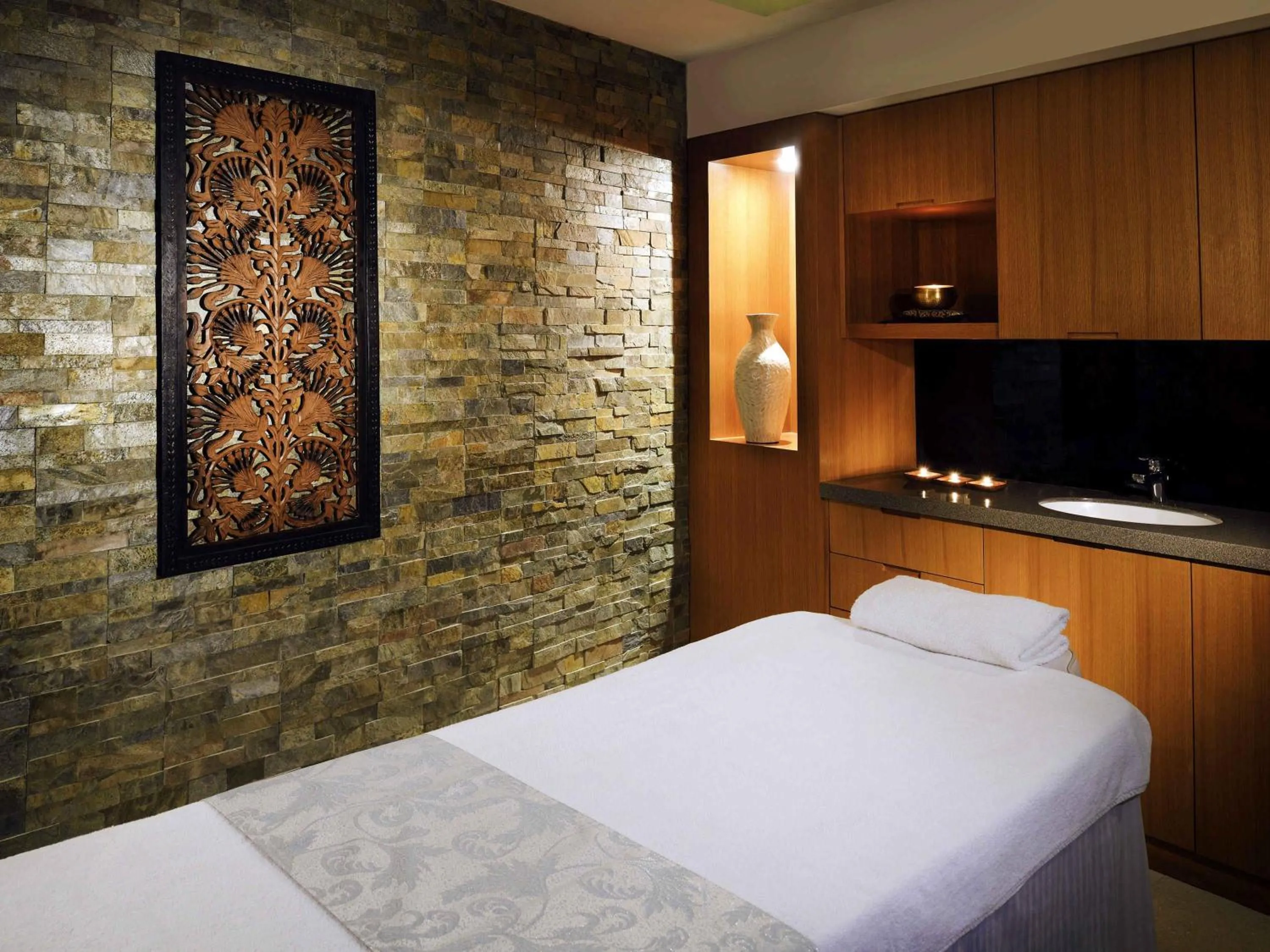 Spa and wellness centre/facilities, Bed in Novotel Dubai Al Barsha