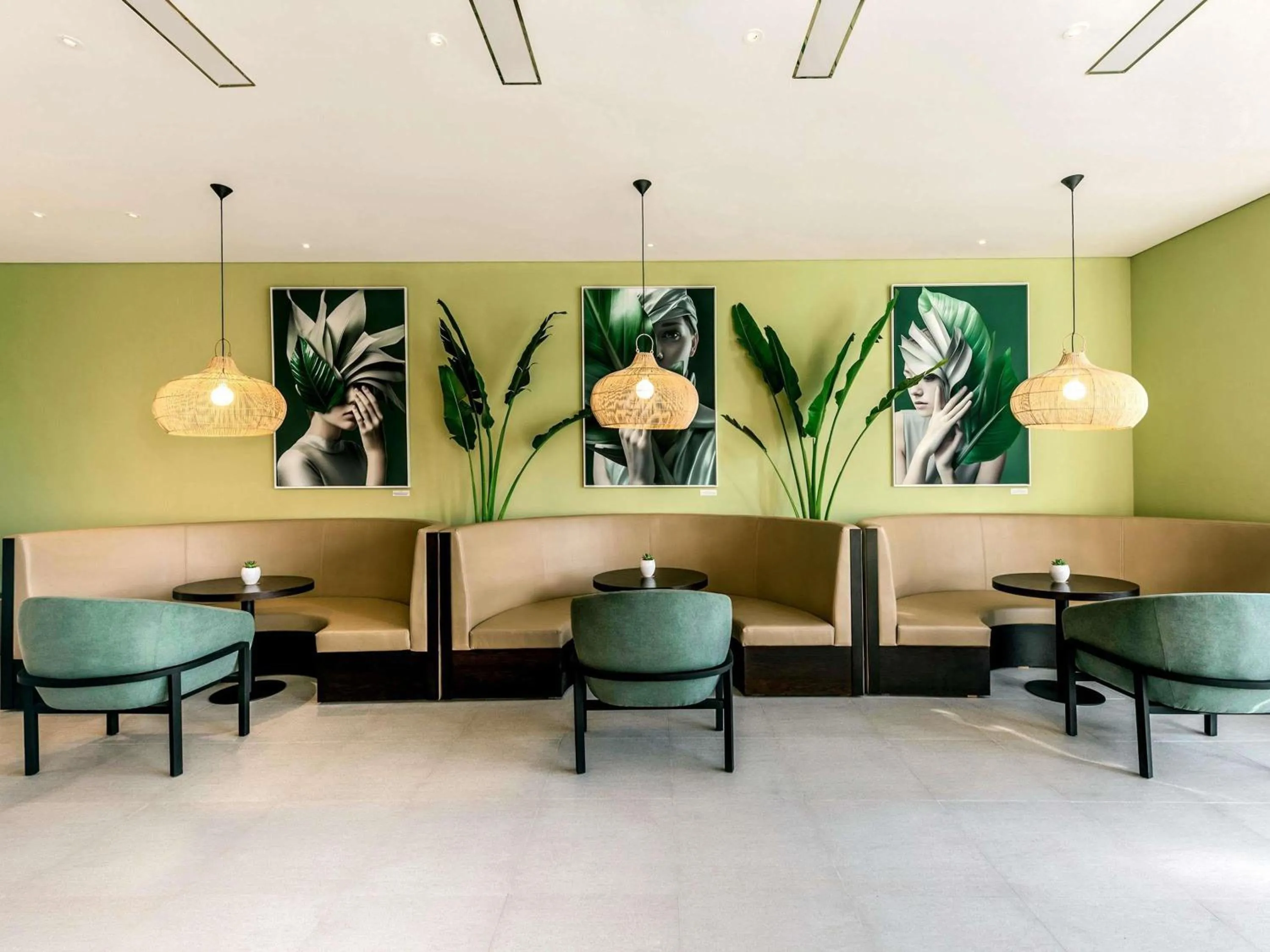 Restaurant/places to eat in Novotel Dubai Al Barsha