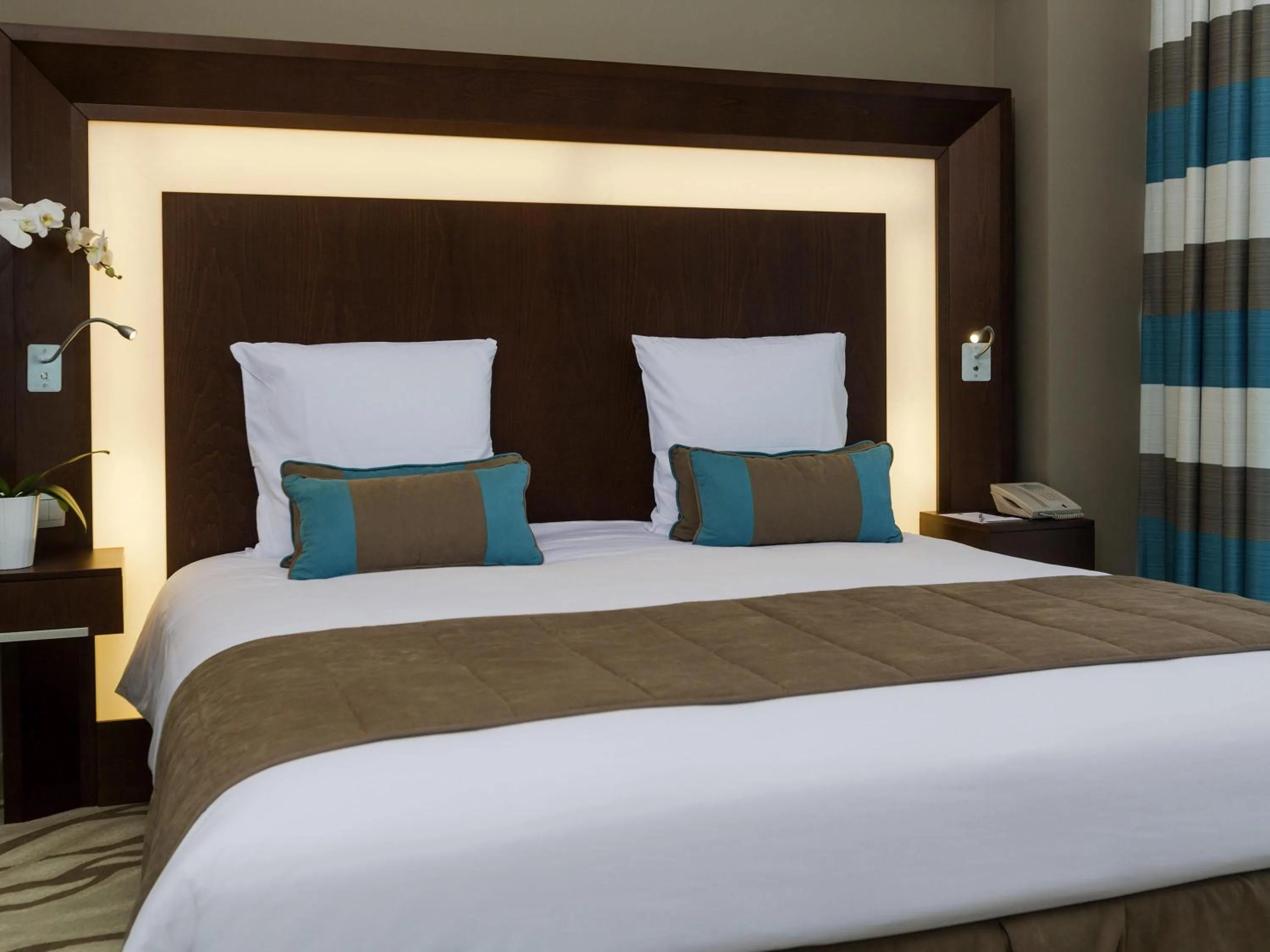Bedroom, Bed in Novotel Dubai Al Barsha