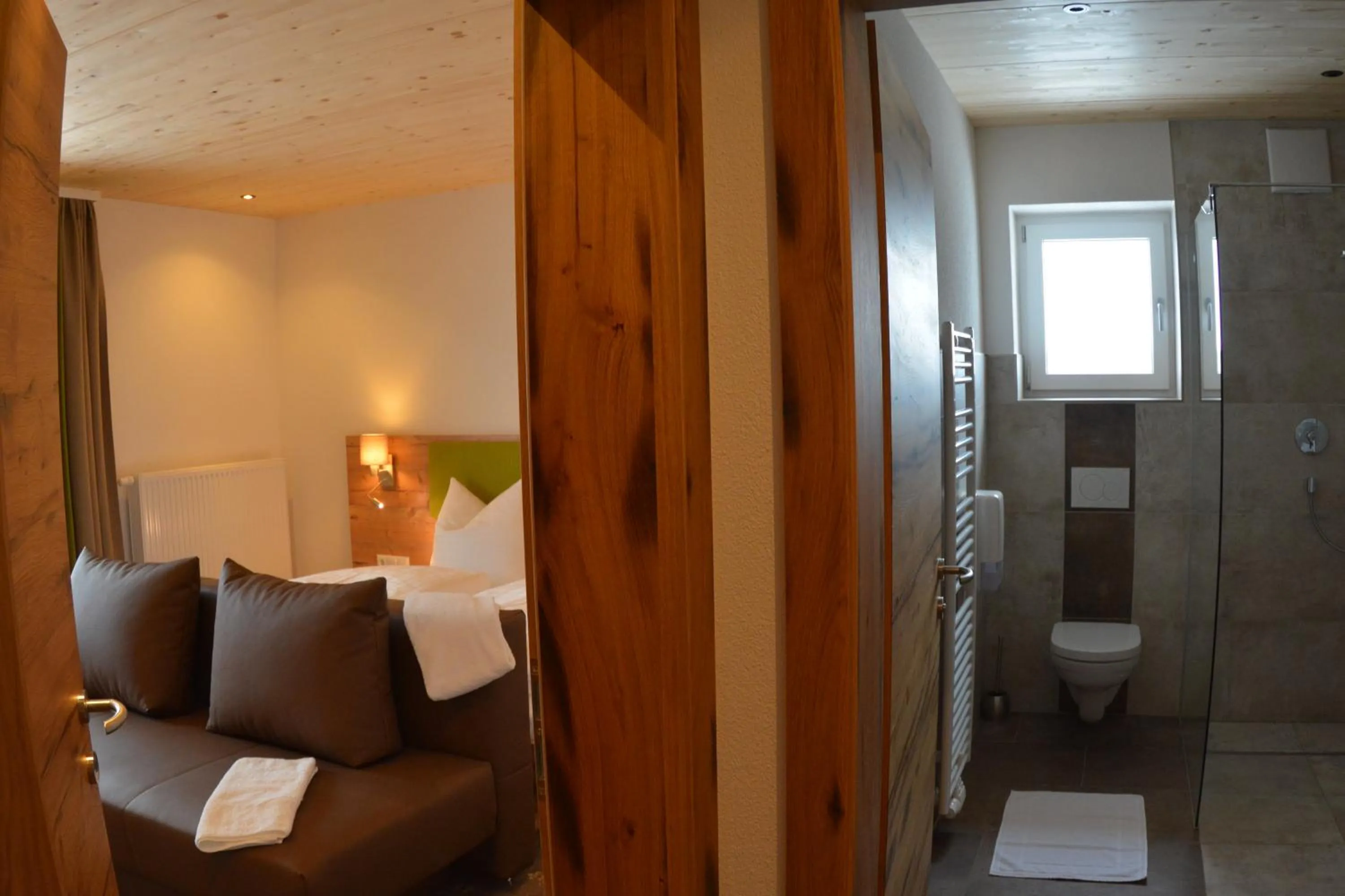 Photo of the whole room, Bed in Pension Alpenblick