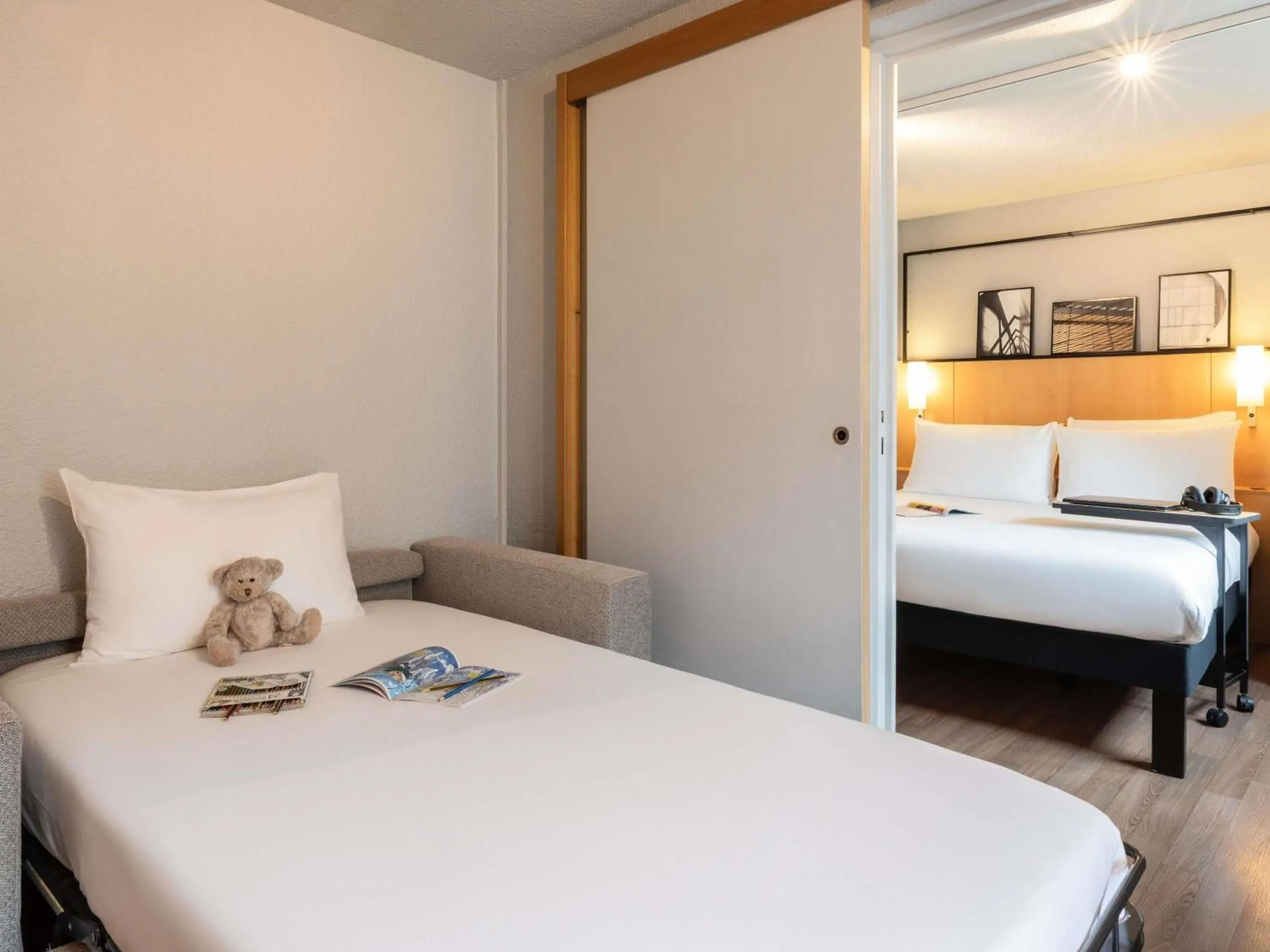 Superior Double Room with Sofa Bed in Ibis Paris Tour Eiffel Cambronne 15ème Superior Double Room with Sofa Bed in Ibis Paris Tour Eiffel Cambronne 15ème