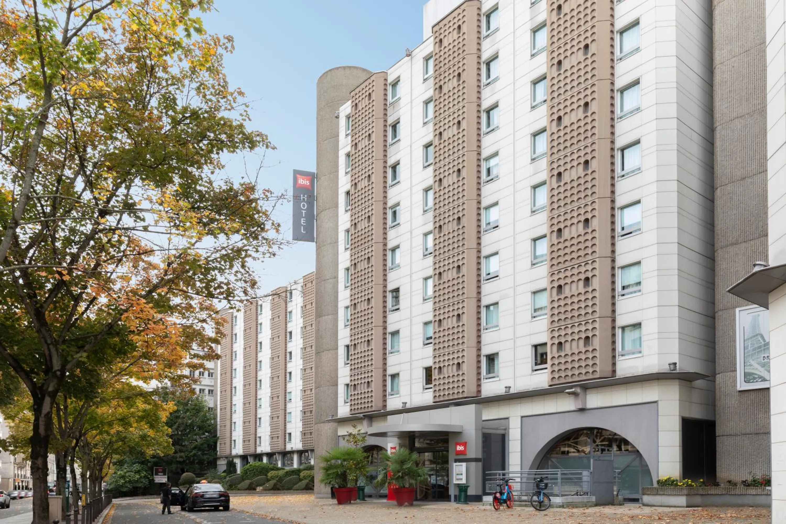 Property building in Ibis Paris Tour Eiffel Cambronne 15ème