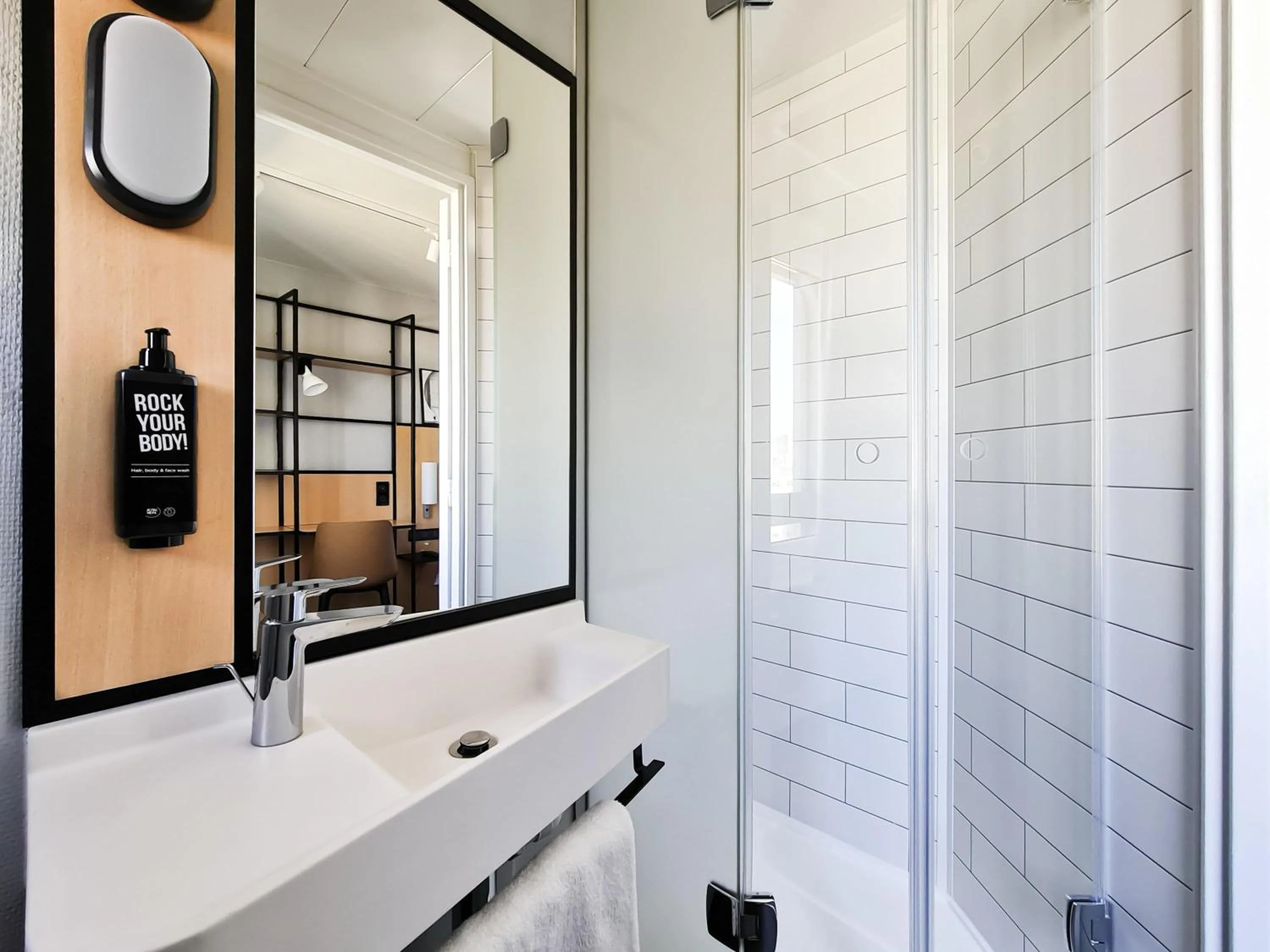 Bedroom in Ibis Paris Tour Eiffel Cambronne 15ème