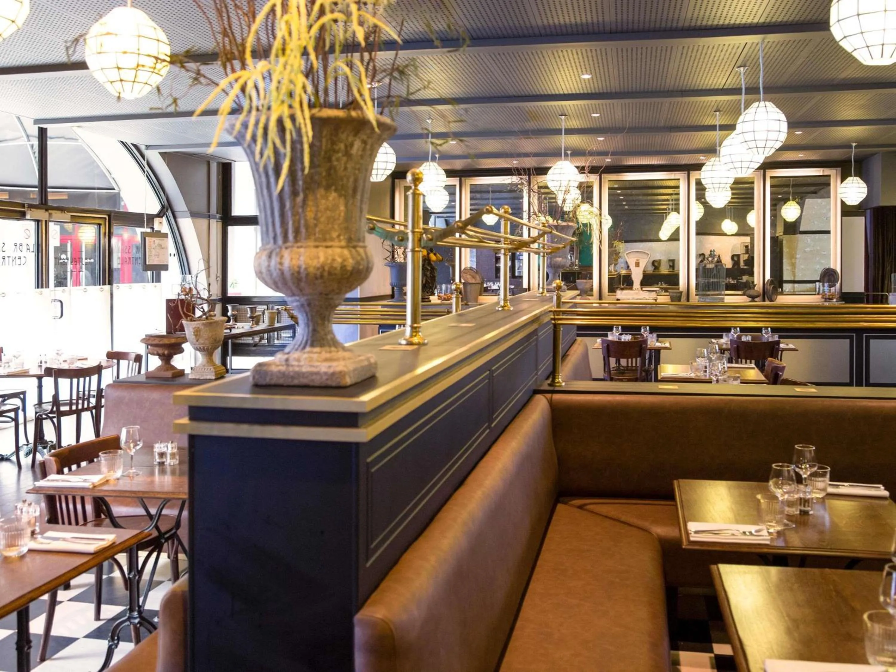 Restaurant/places to eat in Ibis Paris Tour Eiffel Cambronne 15ème