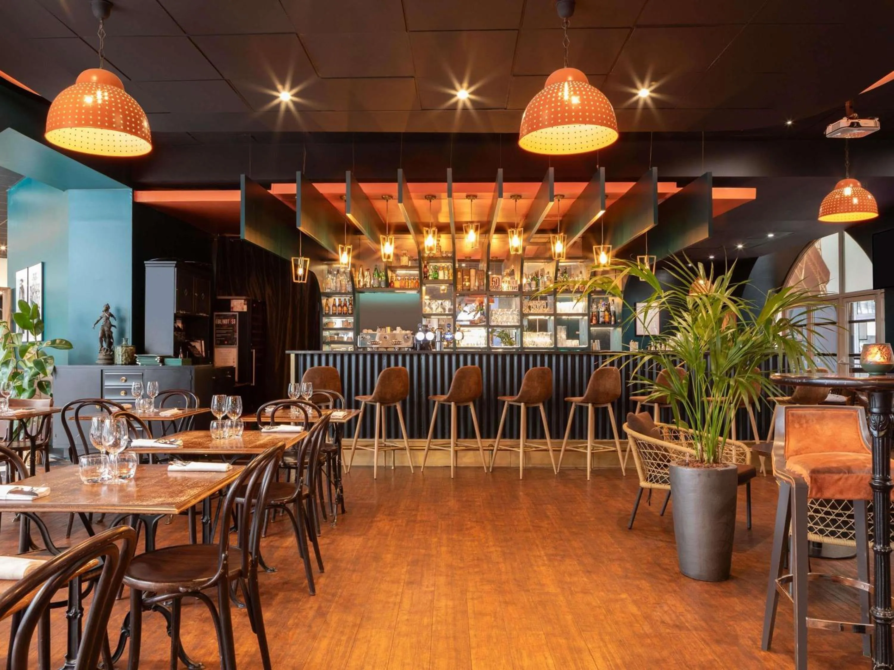 Restaurant/places to eat in Ibis Paris Tour Eiffel Cambronne 15ème