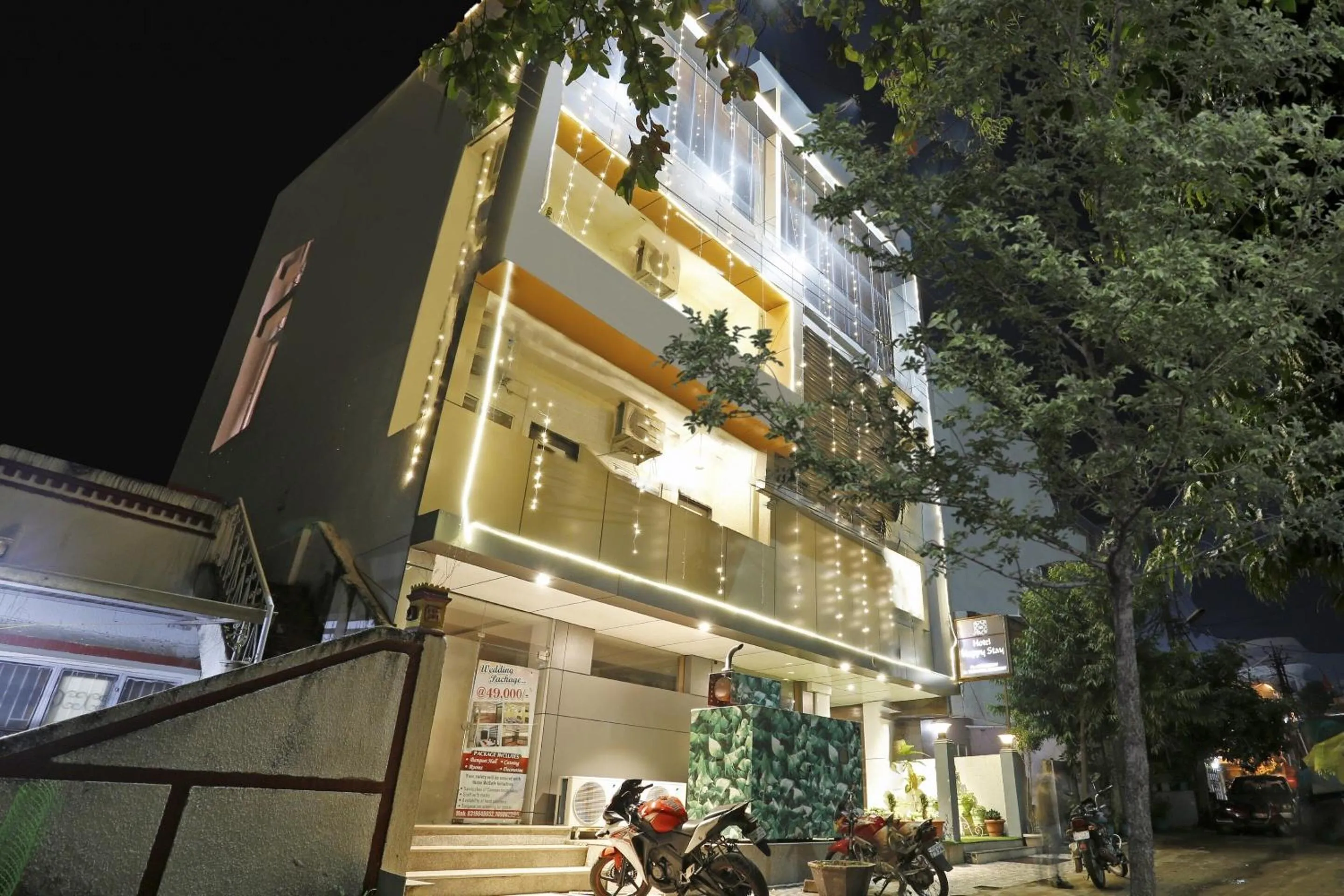 Facade/entrance in Hotel O Happy Stay