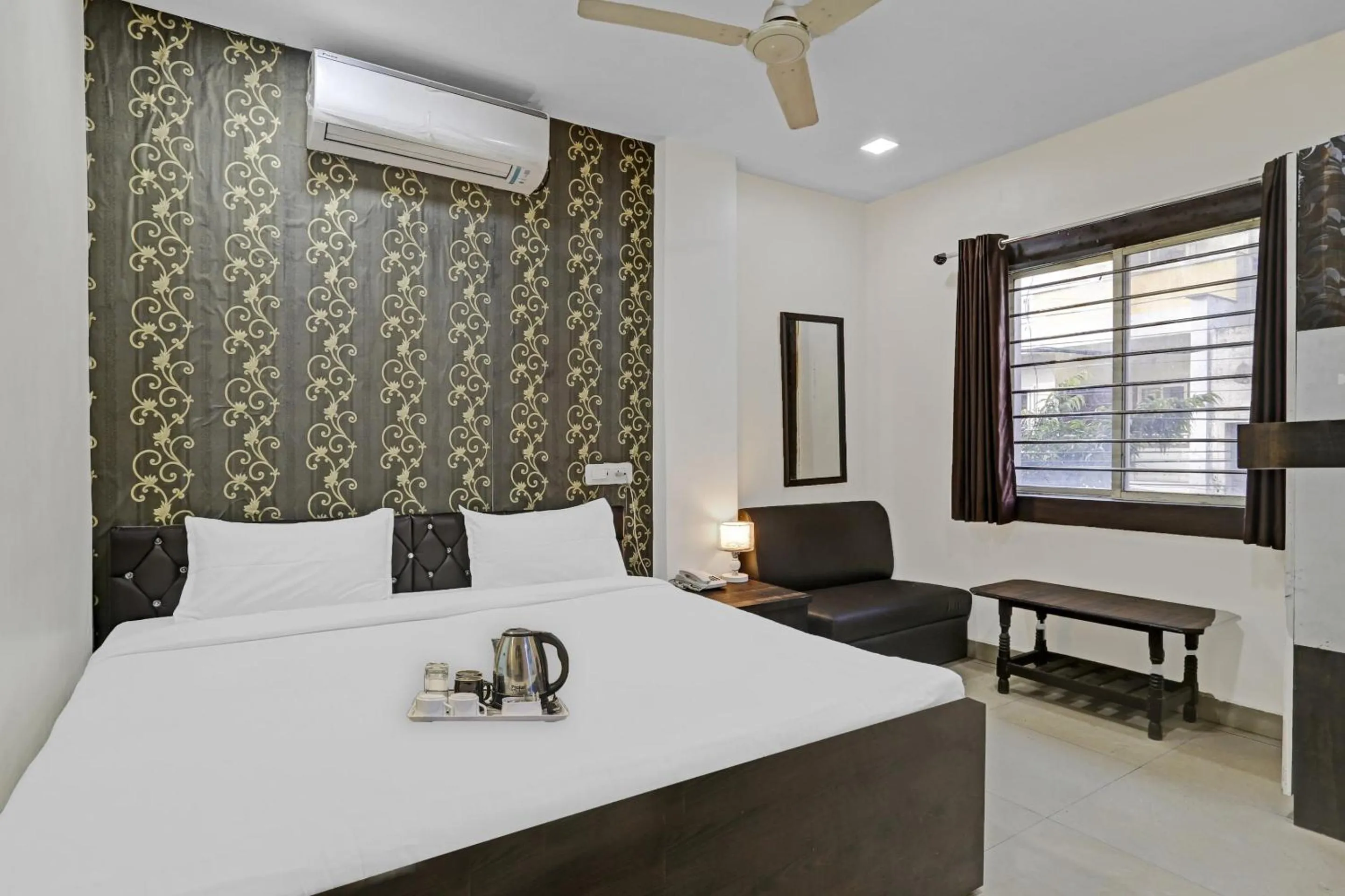 Bedroom, Bed in Hotel O Happy Stay